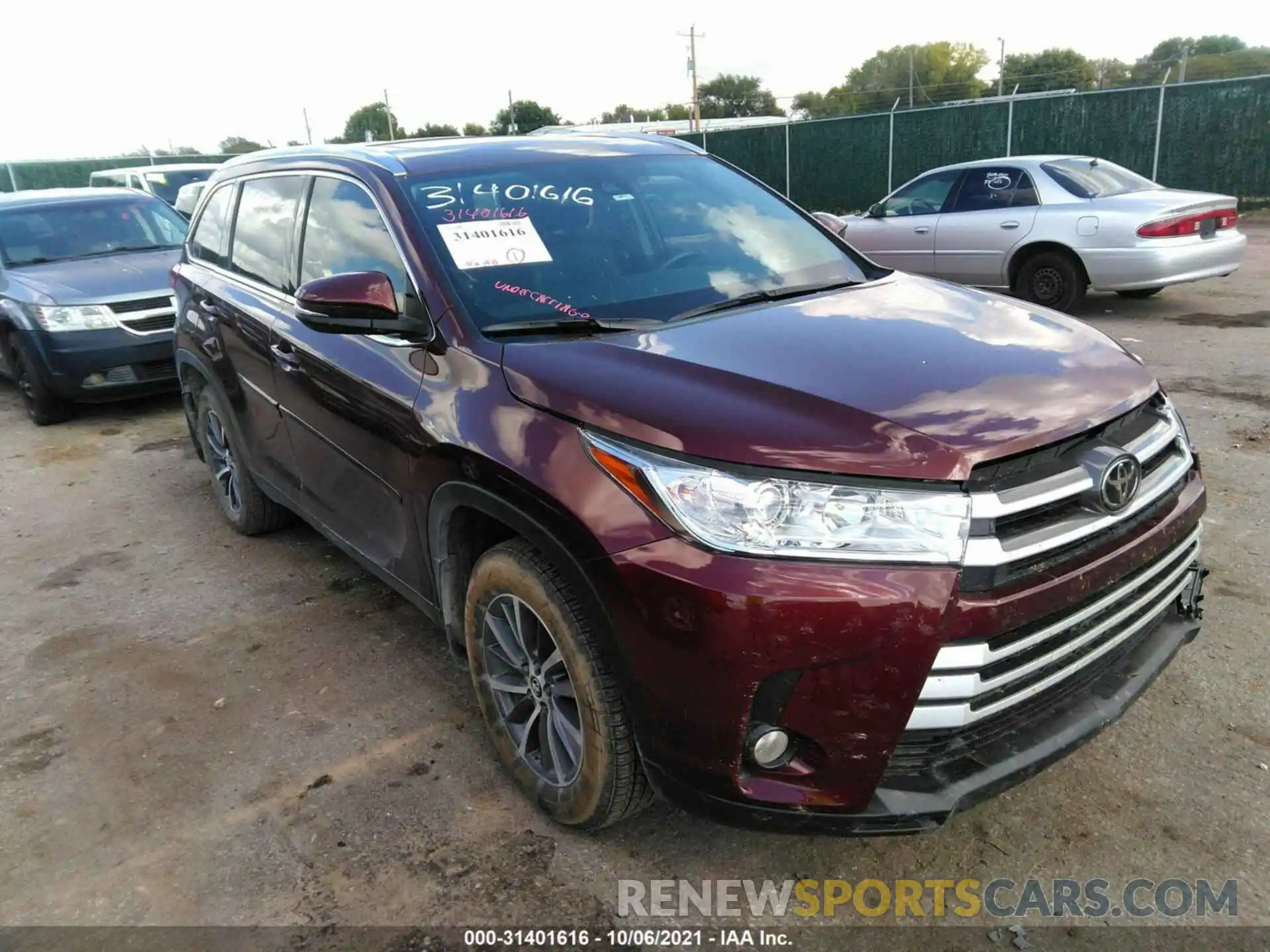 1 Photograph of a damaged car 5TDJZRFH0KS931951 TOYOTA HIGHLANDER 2019