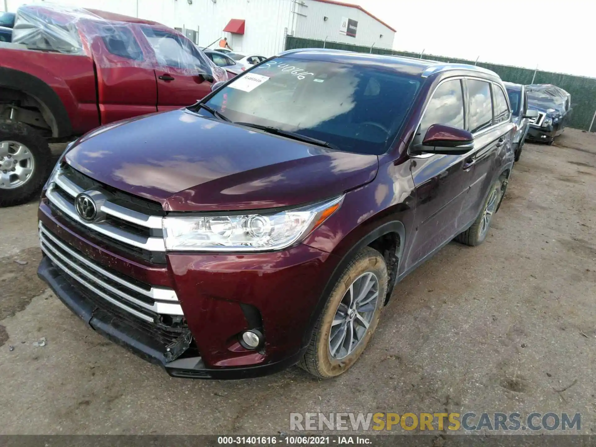 2 Photograph of a damaged car 5TDJZRFH0KS931951 TOYOTA HIGHLANDER 2019