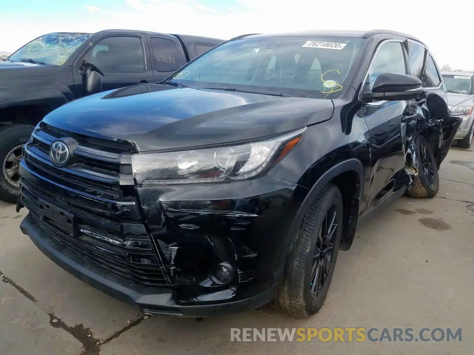 2 Photograph of a damaged car 5TDJZRFH0KS935286 TOYOTA HIGHLANDER 2019