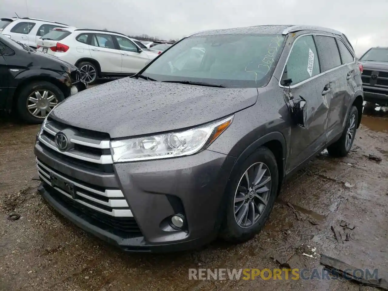 2 Photograph of a damaged car 5TDJZRFH0KS936759 TOYOTA HIGHLANDER 2019