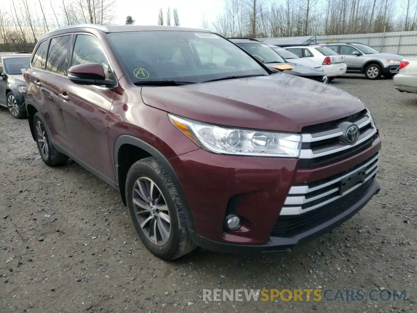 1 Photograph of a damaged car 5TDJZRFH0KS940312 TOYOTA HIGHLANDER 2019