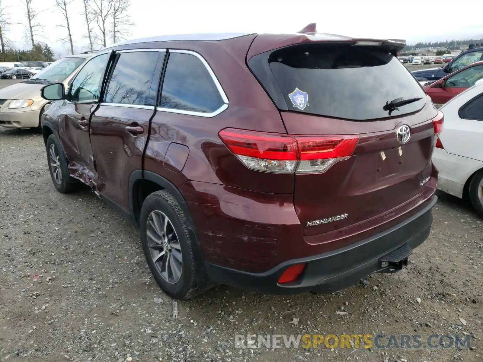 3 Photograph of a damaged car 5TDJZRFH0KS940312 TOYOTA HIGHLANDER 2019