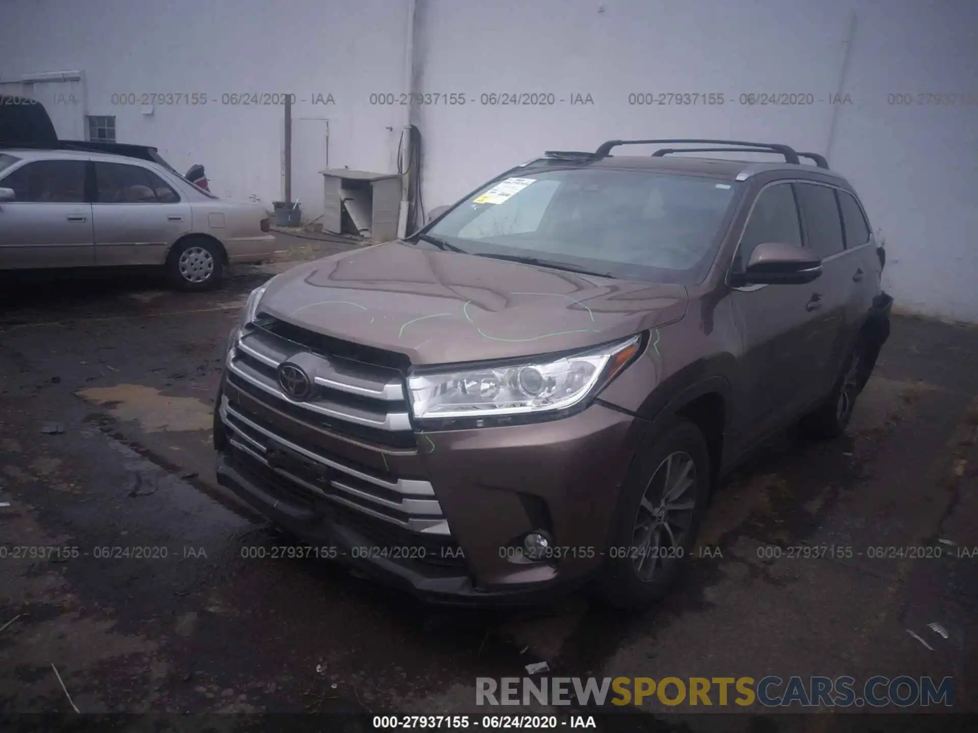 2 Photograph of a damaged car 5TDJZRFH0KS942612 TOYOTA HIGHLANDER 2019