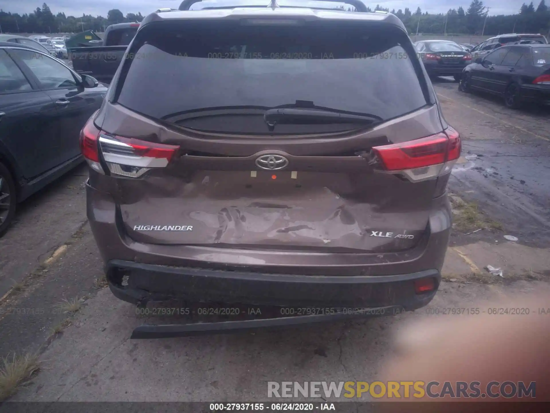 6 Photograph of a damaged car 5TDJZRFH0KS942612 TOYOTA HIGHLANDER 2019