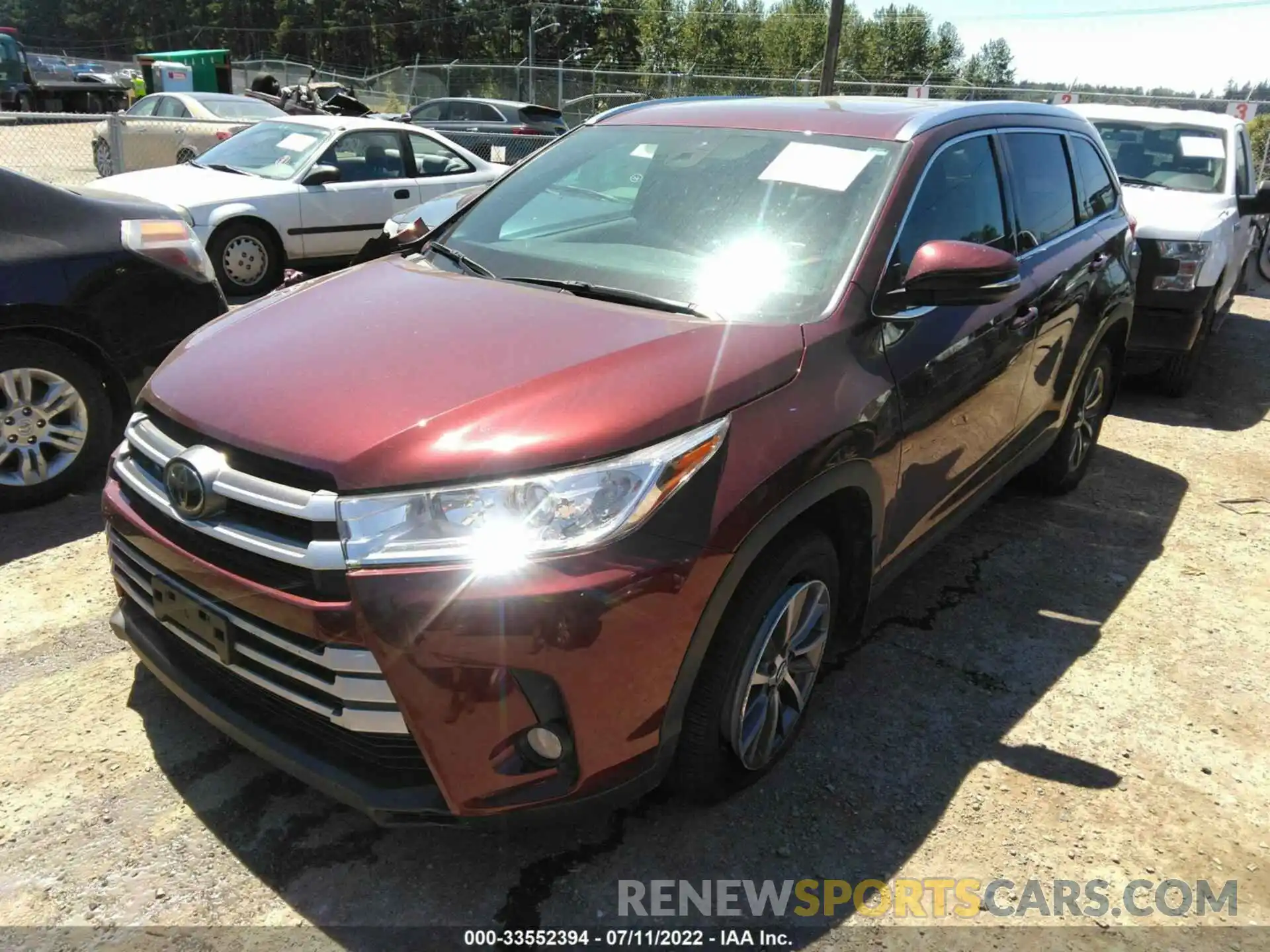 2 Photograph of a damaged car 5TDJZRFH0KS944117 TOYOTA HIGHLANDER 2019