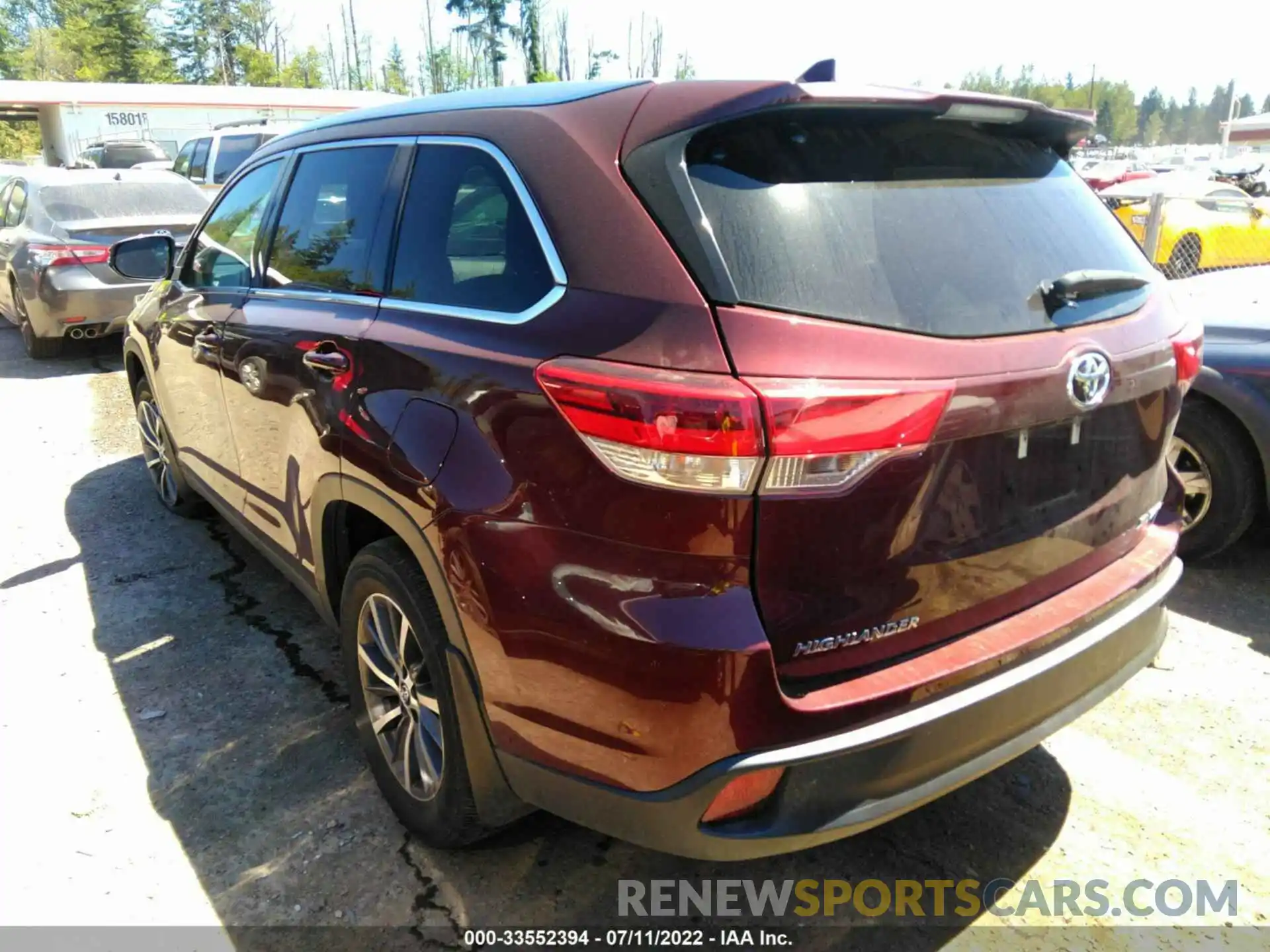 3 Photograph of a damaged car 5TDJZRFH0KS944117 TOYOTA HIGHLANDER 2019