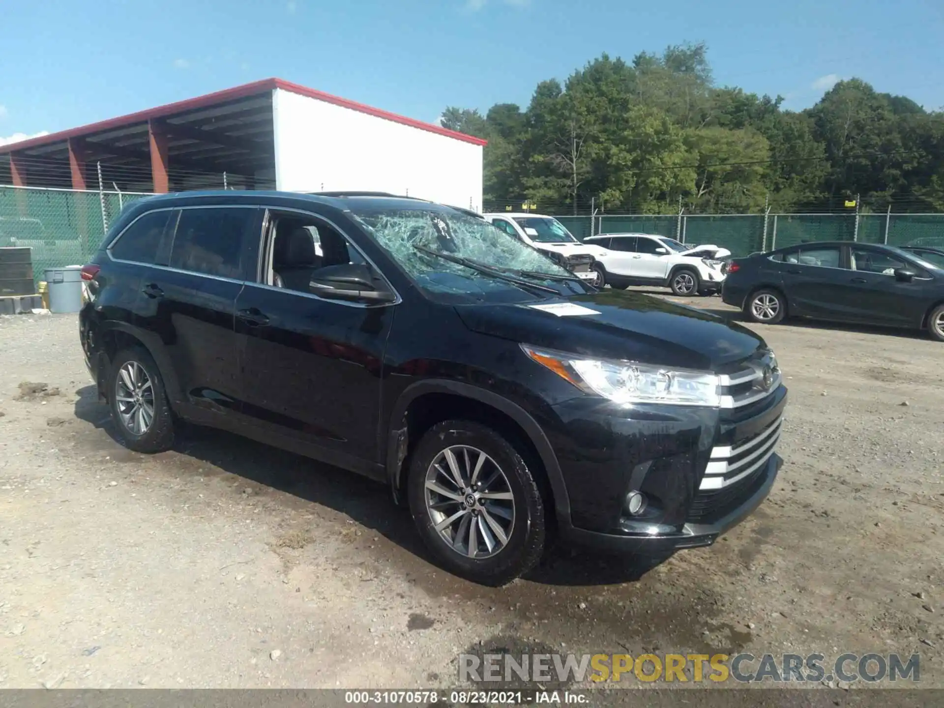 1 Photograph of a damaged car 5TDJZRFH0KS945039 TOYOTA HIGHLANDER 2019