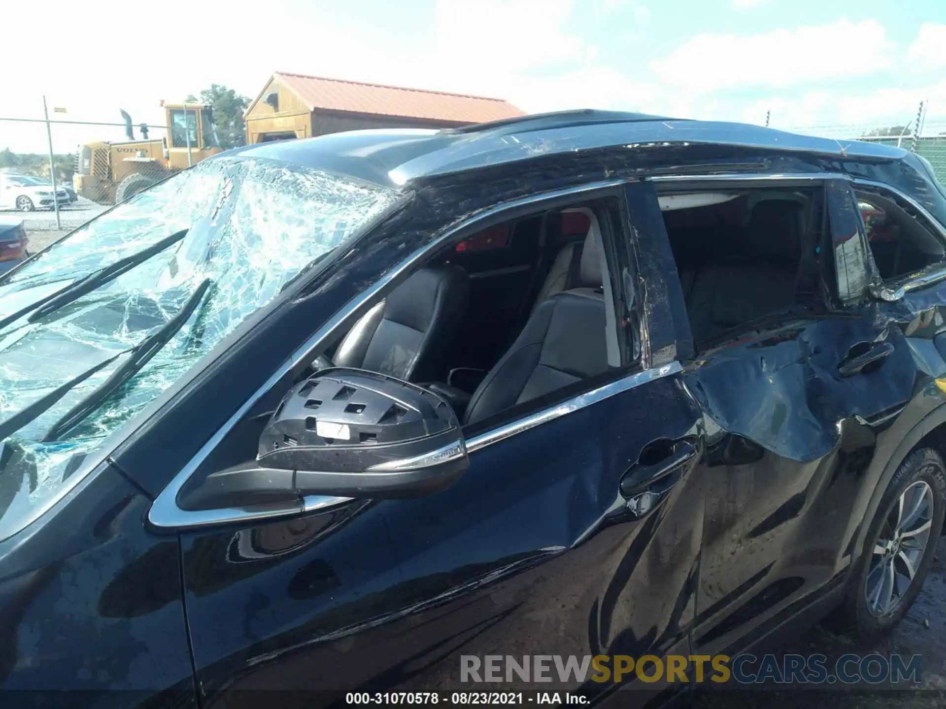 6 Photograph of a damaged car 5TDJZRFH0KS945039 TOYOTA HIGHLANDER 2019