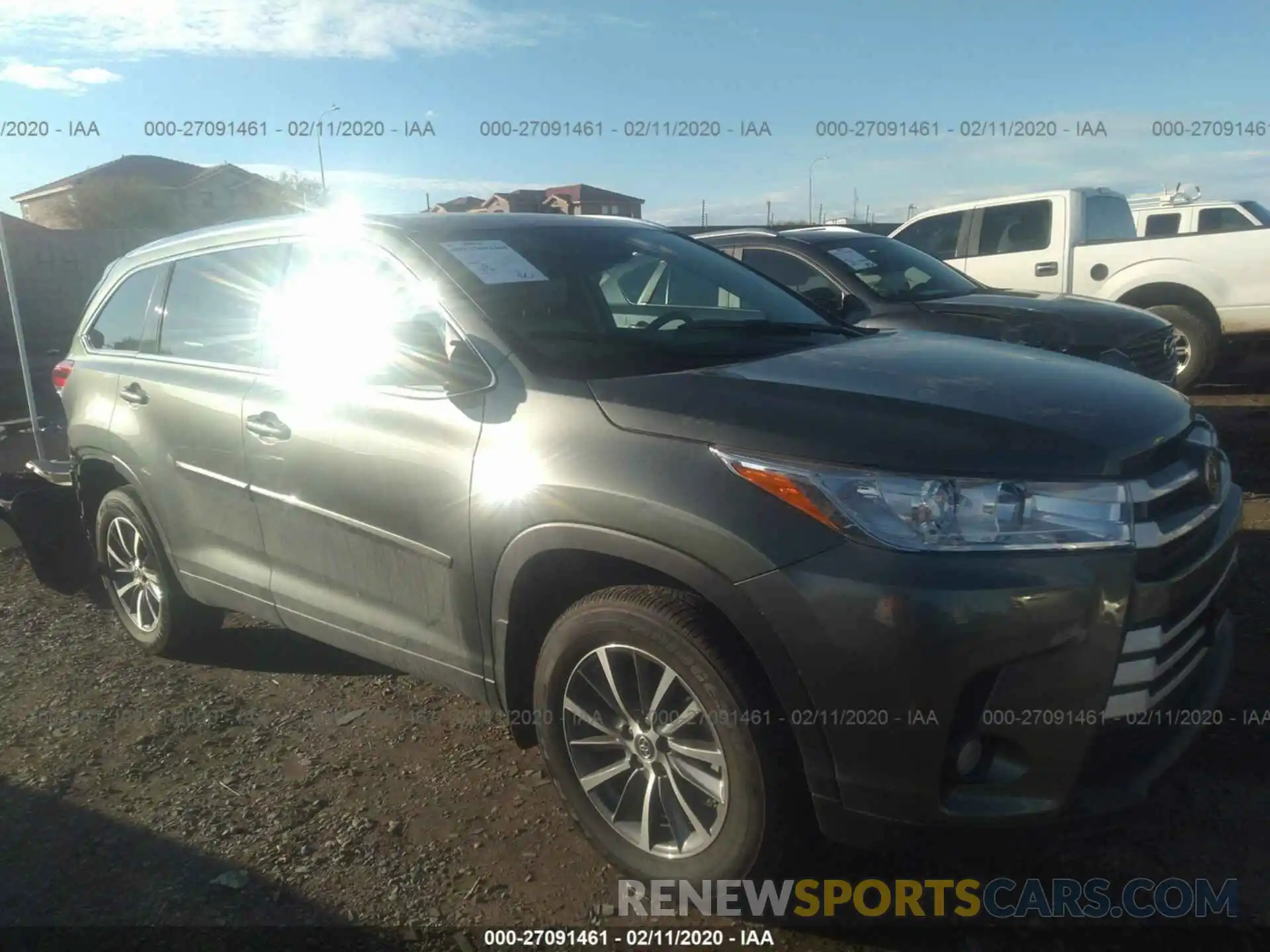 1 Photograph of a damaged car 5TDJZRFH0KS948796 TOYOTA HIGHLANDER 2019