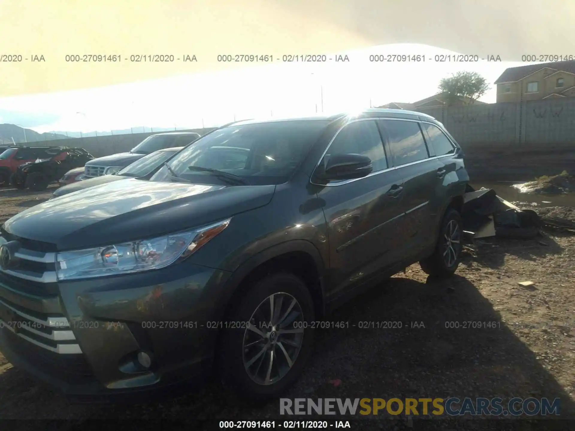 2 Photograph of a damaged car 5TDJZRFH0KS948796 TOYOTA HIGHLANDER 2019