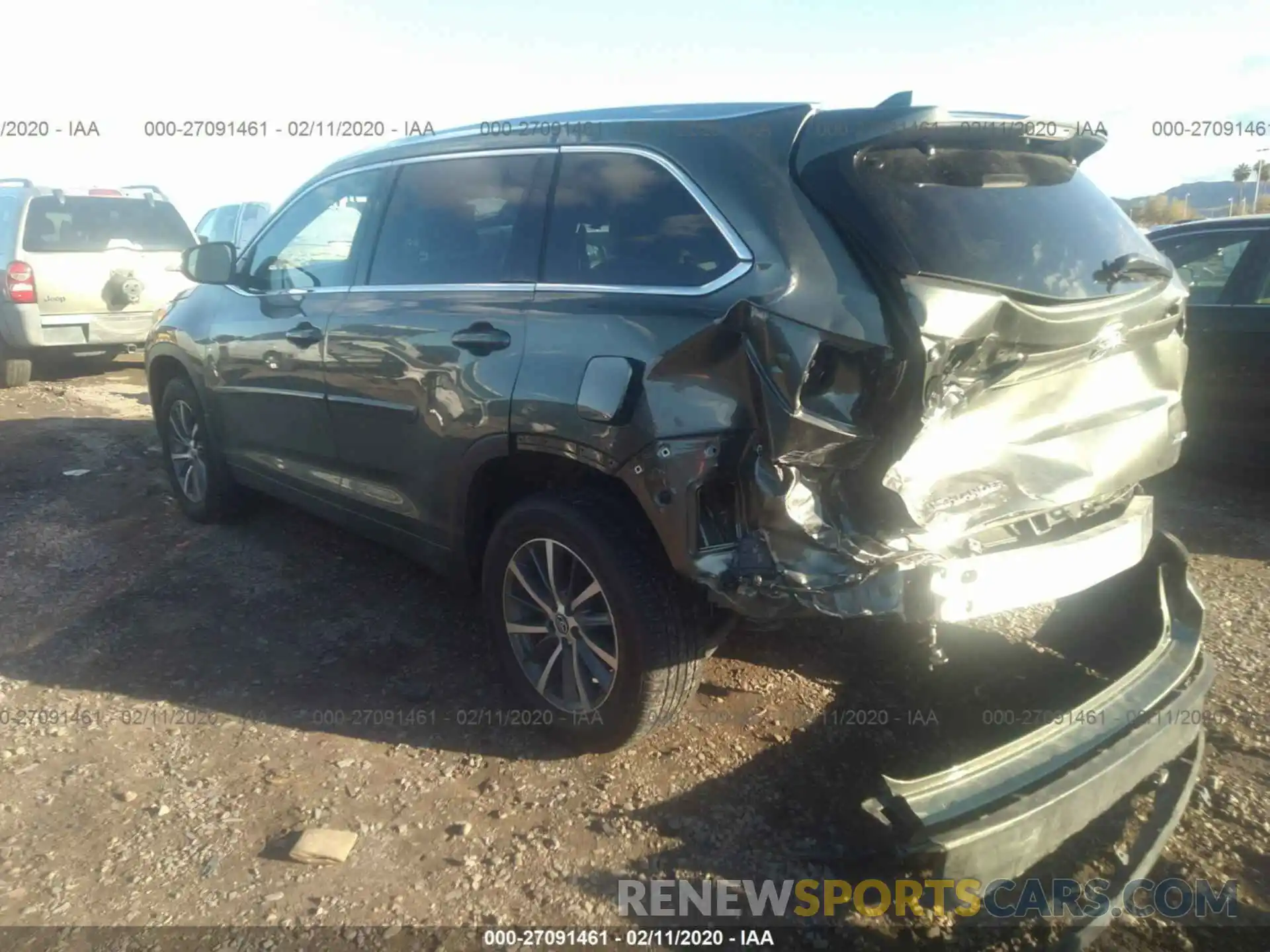 3 Photograph of a damaged car 5TDJZRFH0KS948796 TOYOTA HIGHLANDER 2019