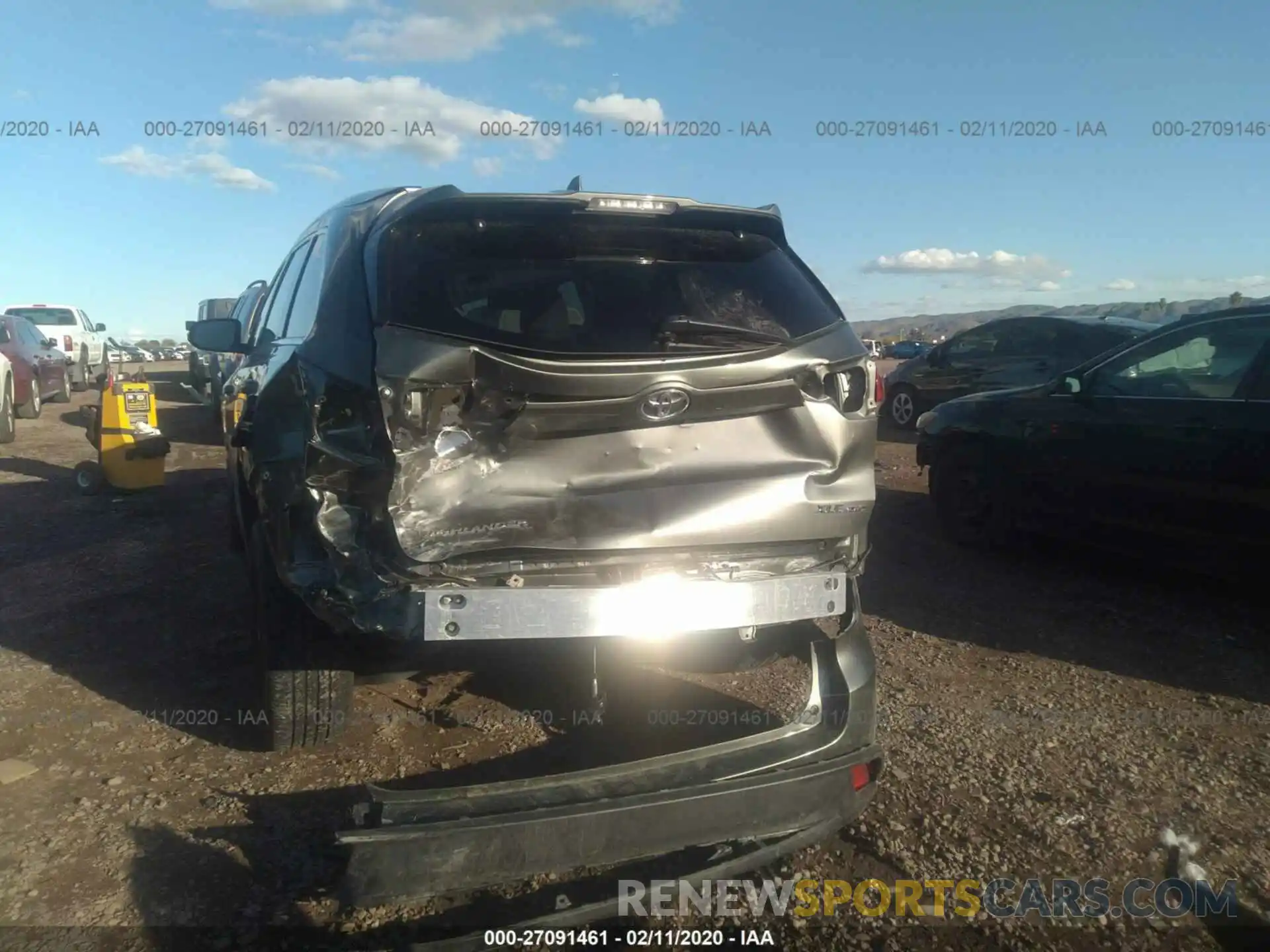 6 Photograph of a damaged car 5TDJZRFH0KS948796 TOYOTA HIGHLANDER 2019