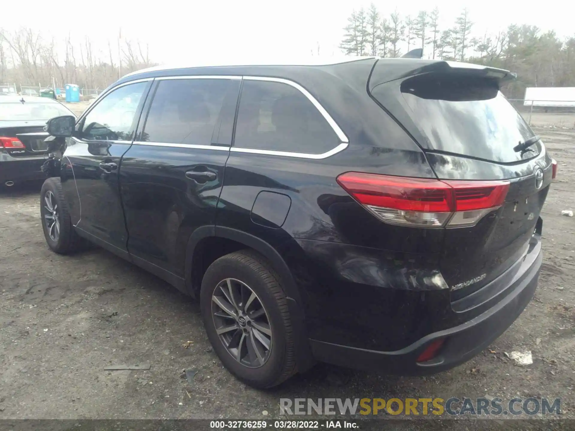 3 Photograph of a damaged car 5TDJZRFH0KS948958 TOYOTA HIGHLANDER 2019