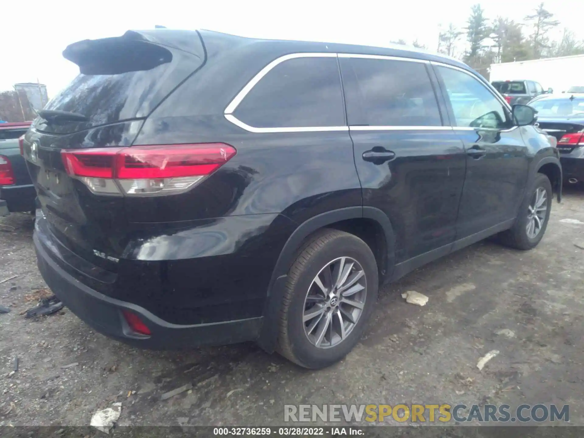 4 Photograph of a damaged car 5TDJZRFH0KS948958 TOYOTA HIGHLANDER 2019