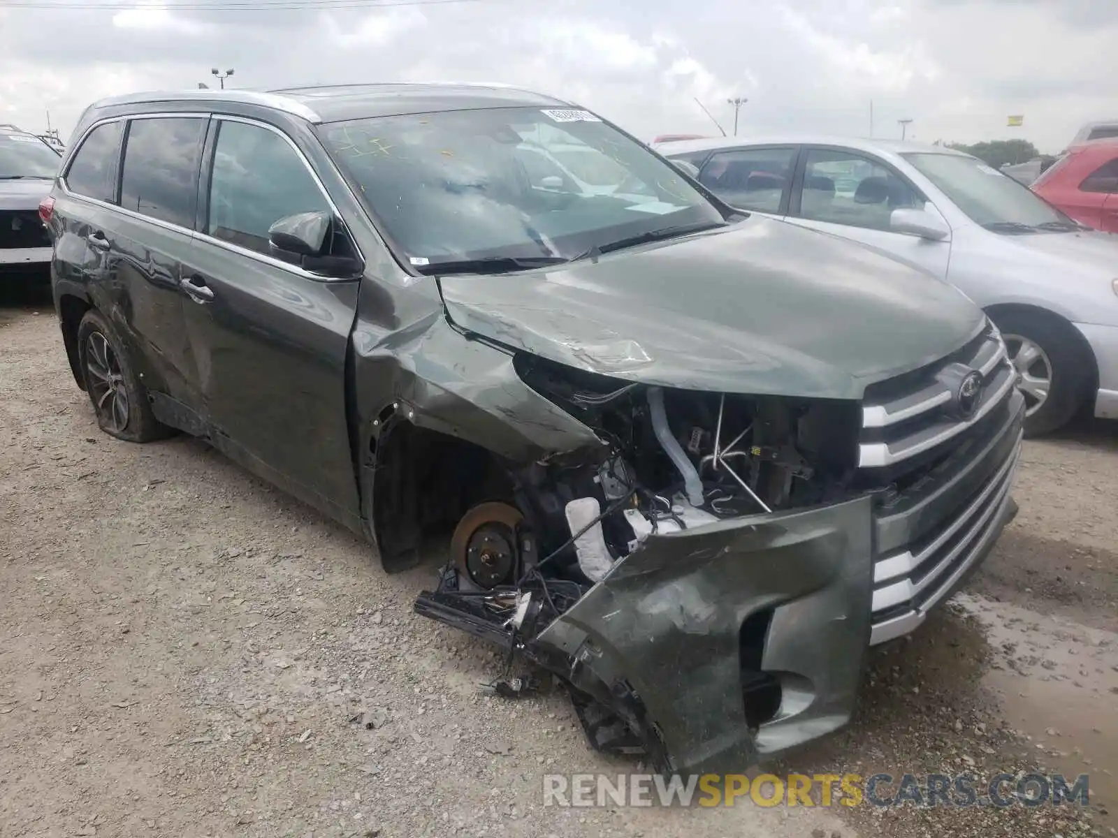 1 Photograph of a damaged car 5TDJZRFH0KS951701 TOYOTA HIGHLANDER 2019