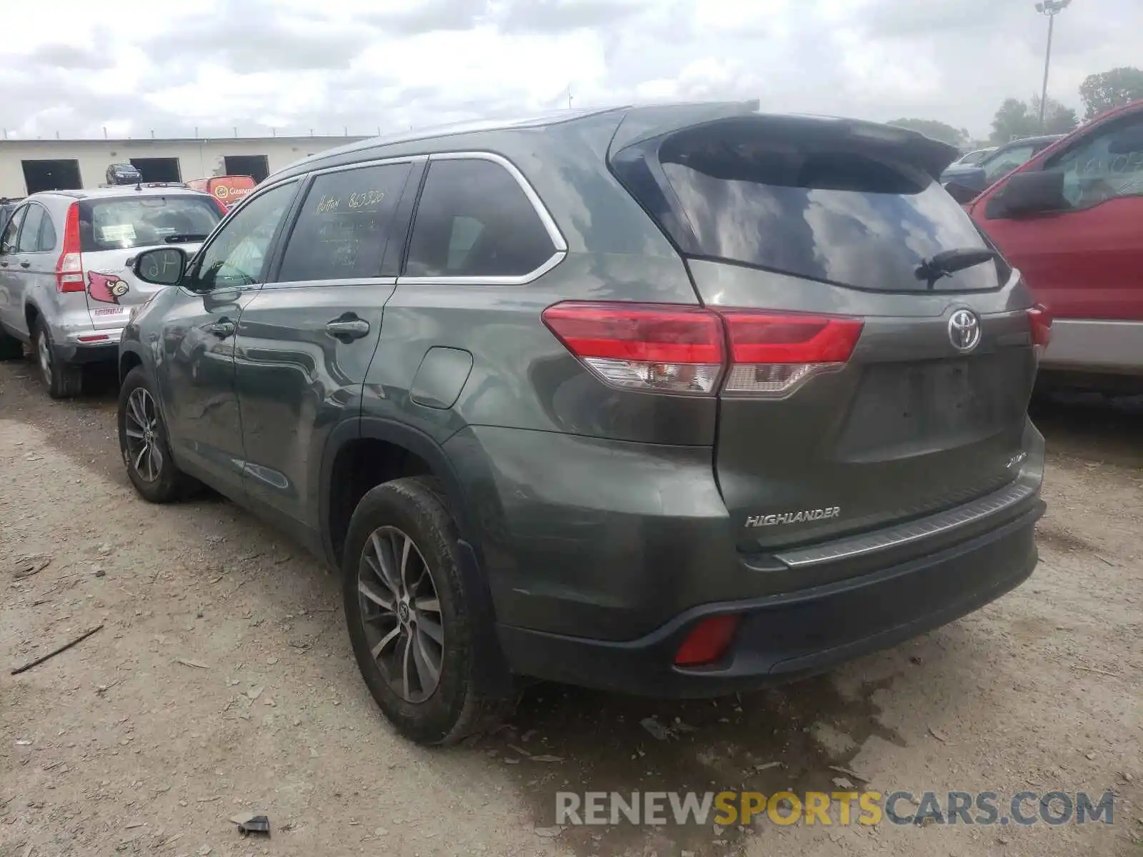 3 Photograph of a damaged car 5TDJZRFH0KS951701 TOYOTA HIGHLANDER 2019