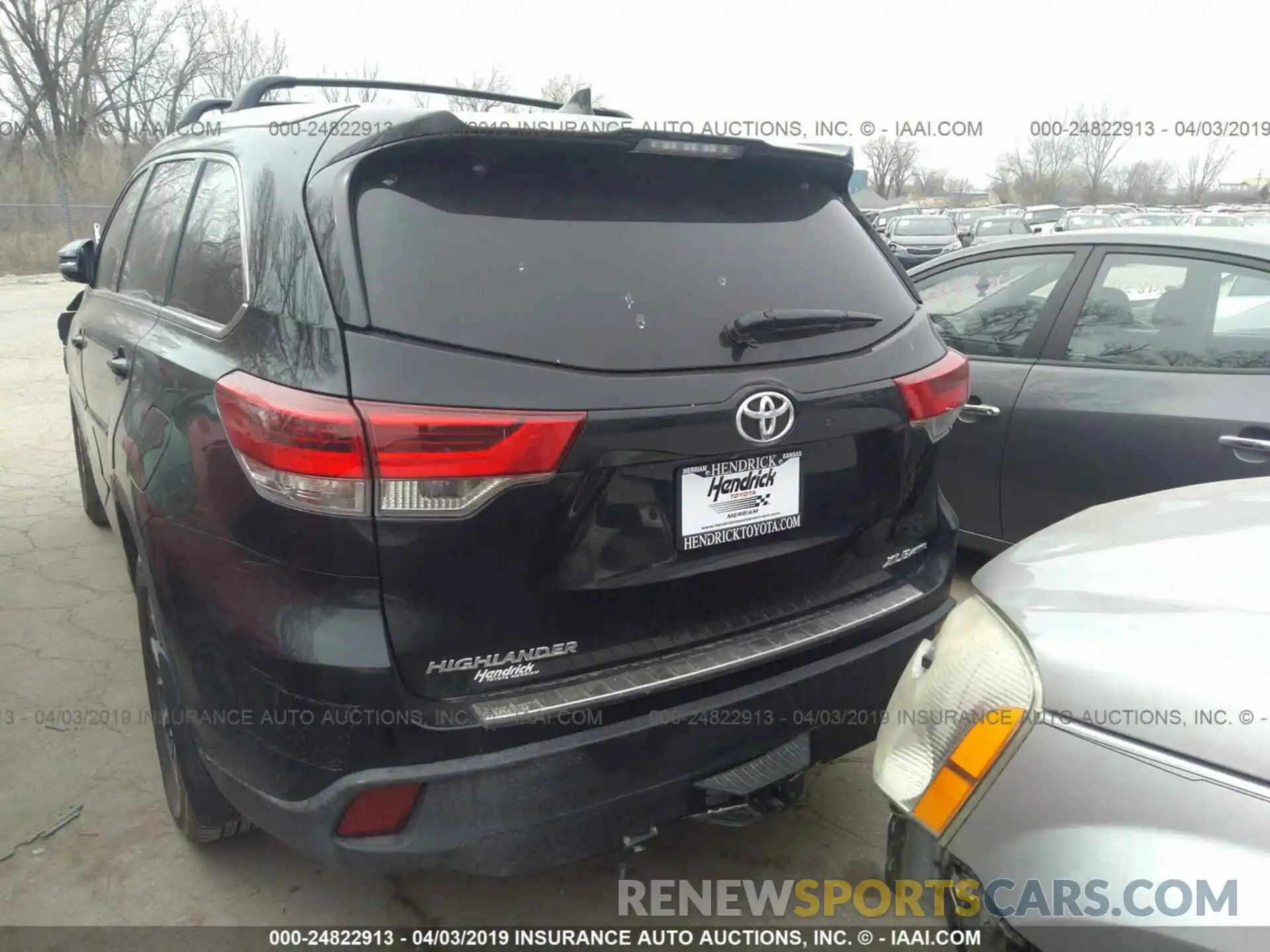 3 Фотография поврежденного автомобиля 5TDJZRFH0KS958079 TOYOTA HIGHLANDER 2019