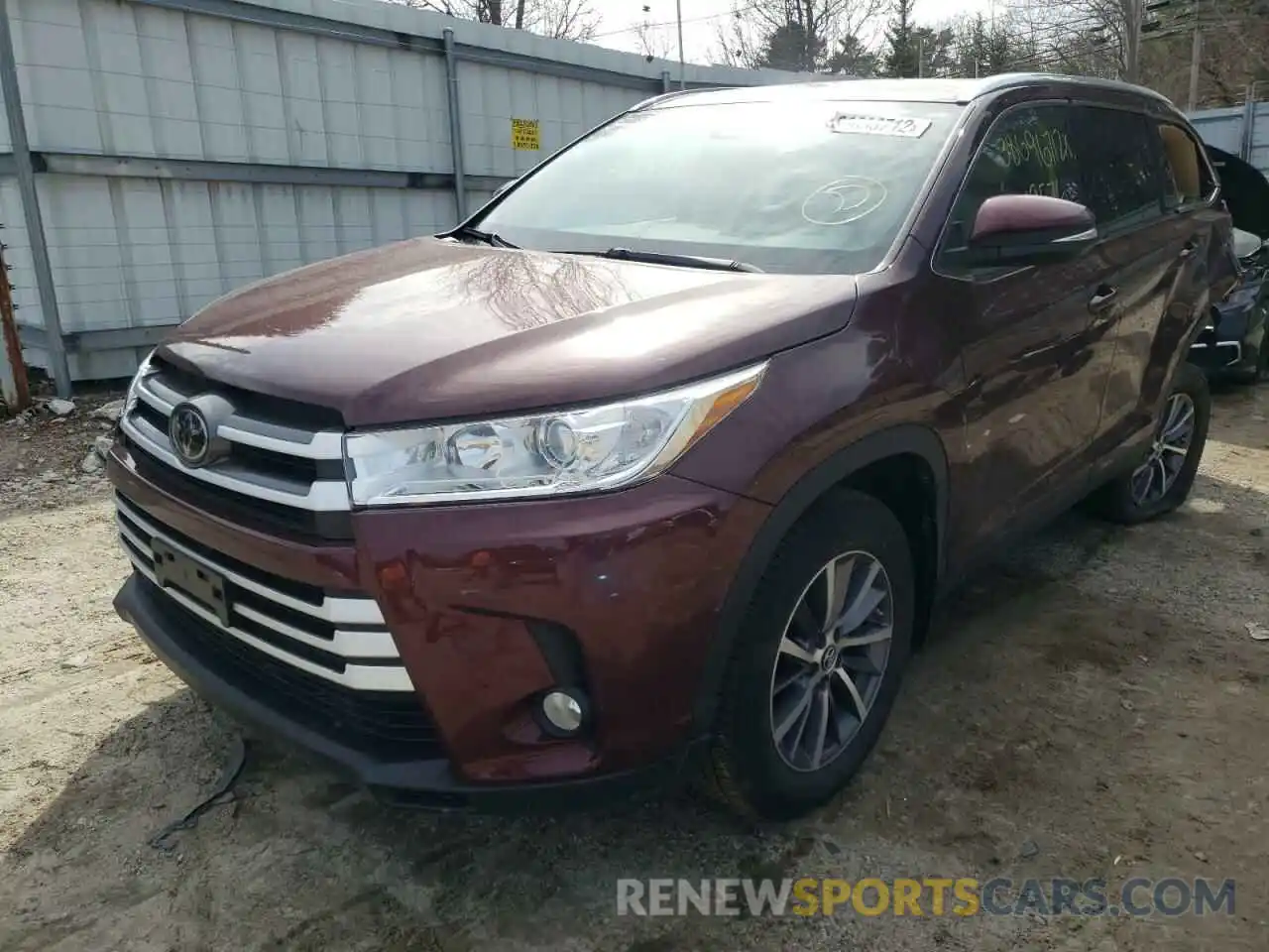 2 Photograph of a damaged car 5TDJZRFH0KS973696 TOYOTA HIGHLANDER 2019