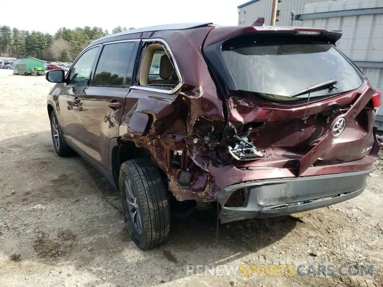 3 Photograph of a damaged car 5TDJZRFH0KS973696 TOYOTA HIGHLANDER 2019