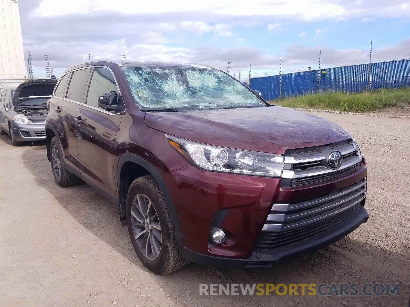 1 Photograph of a damaged car 5TDJZRFH0KS976372 TOYOTA HIGHLANDER 2019