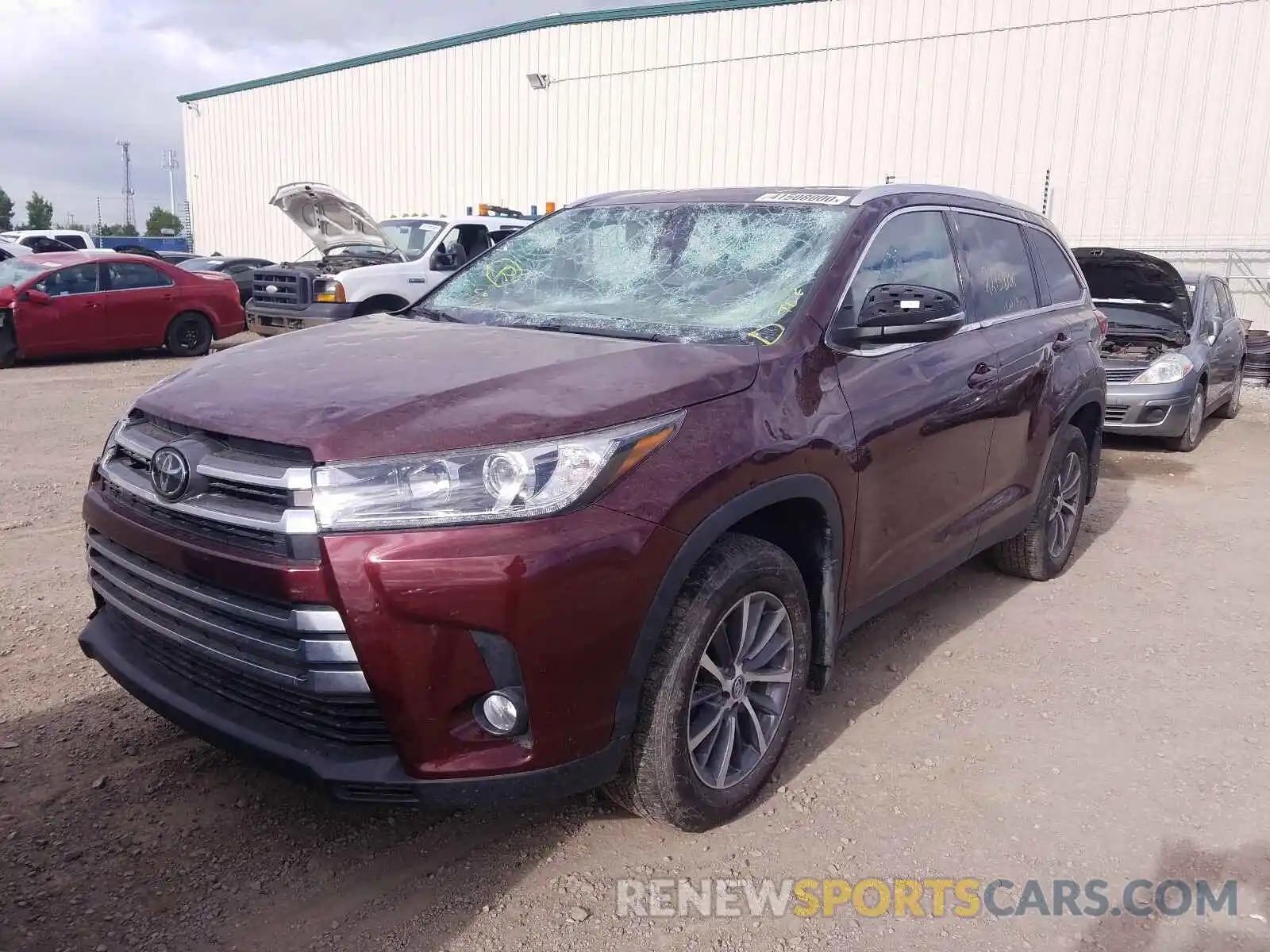 2 Photograph of a damaged car 5TDJZRFH0KS976372 TOYOTA HIGHLANDER 2019