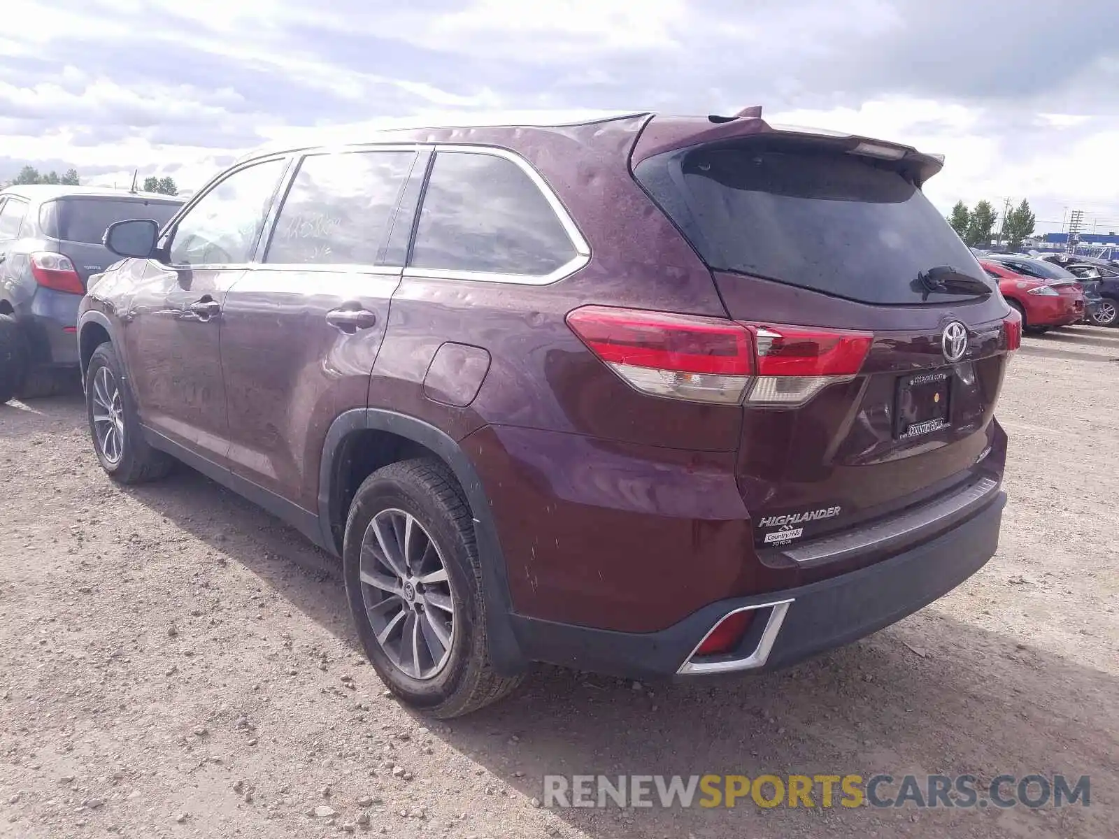 3 Photograph of a damaged car 5TDJZRFH0KS976372 TOYOTA HIGHLANDER 2019