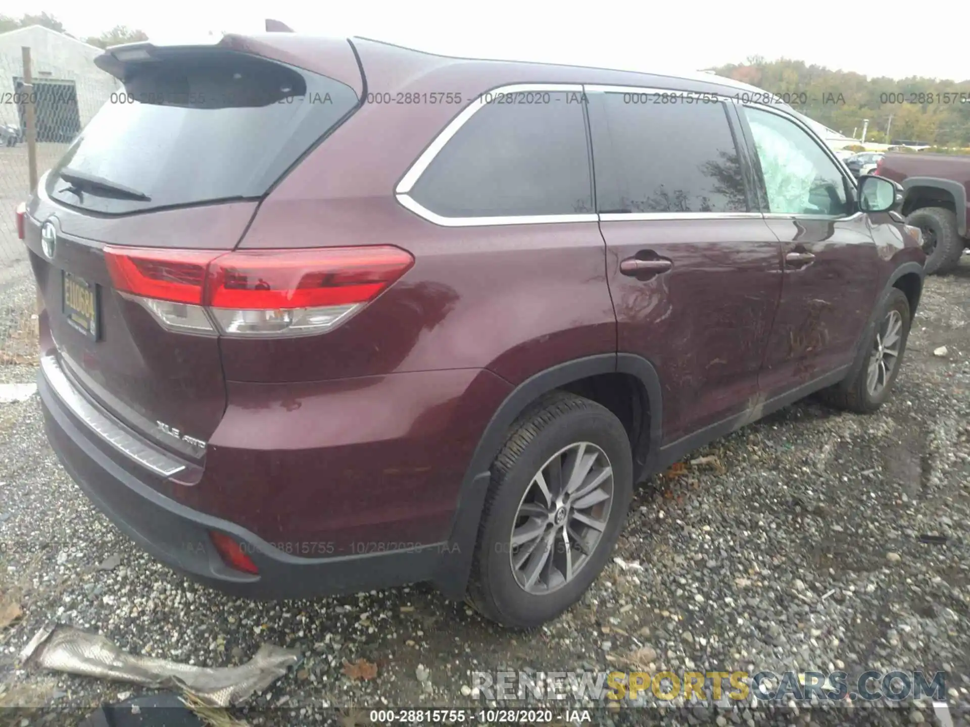 4 Photograph of a damaged car 5TDJZRFH0KS980356 TOYOTA HIGHLANDER 2019