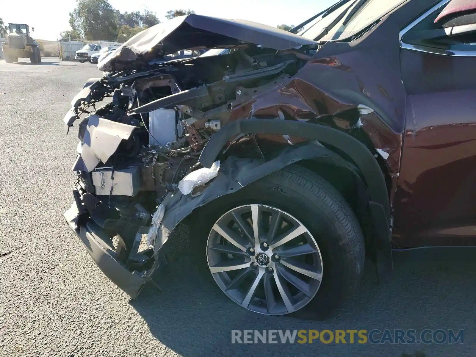 9 Photograph of a damaged car 5TDJZRFH0KS981345 TOYOTA HIGHLANDER 2019