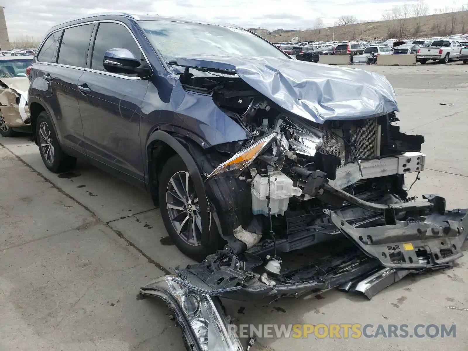 1 Photograph of a damaged car 5TDJZRFH0KS987758 TOYOTA HIGHLANDER 2019