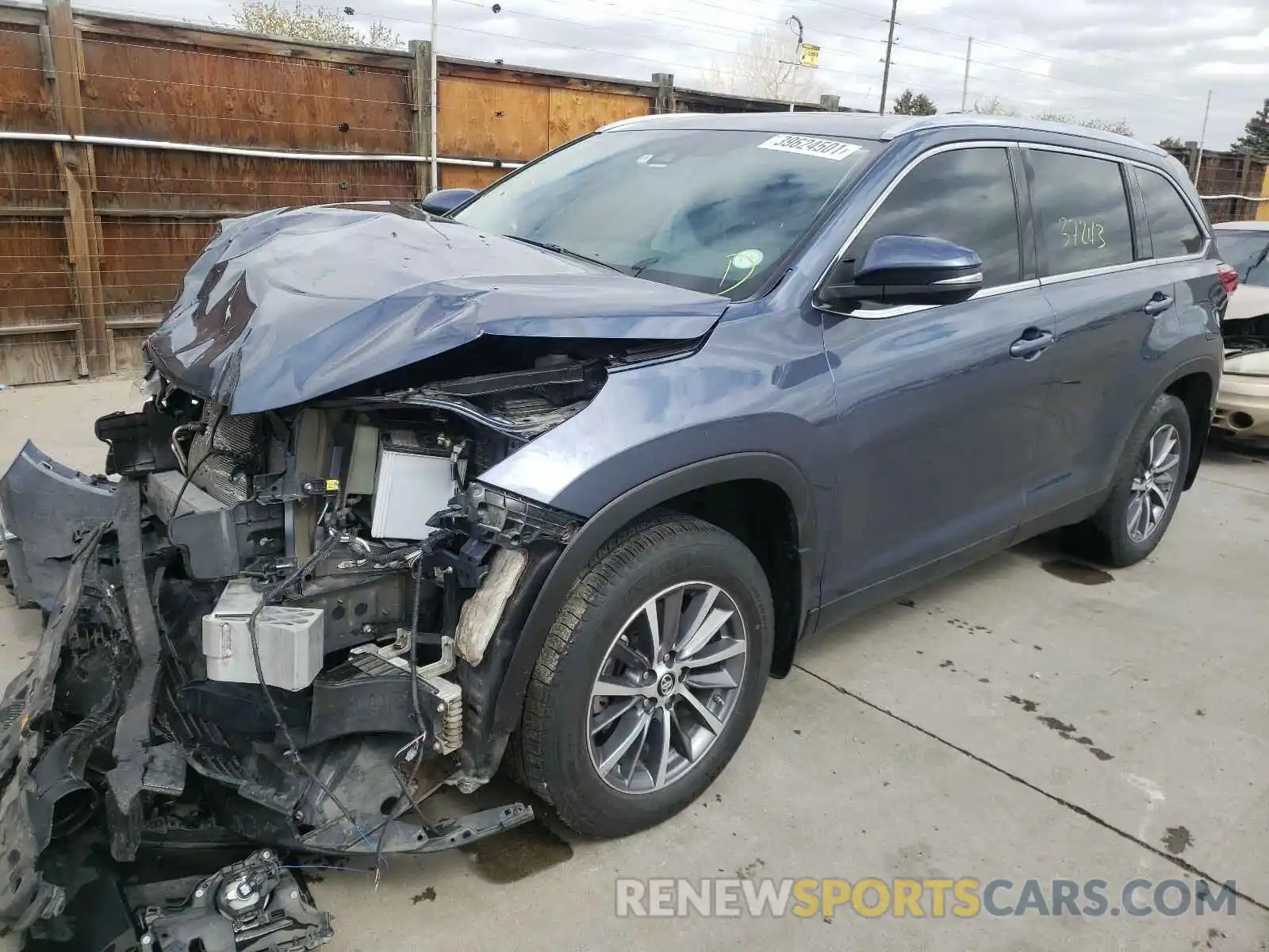 2 Photograph of a damaged car 5TDJZRFH0KS987758 TOYOTA HIGHLANDER 2019