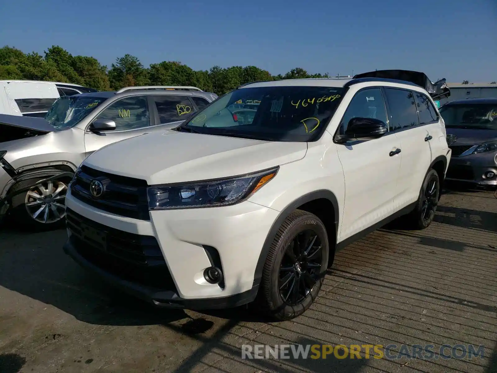 2 Photograph of a damaged car 5TDJZRFH0KS987890 TOYOTA HIGHLANDER 2019