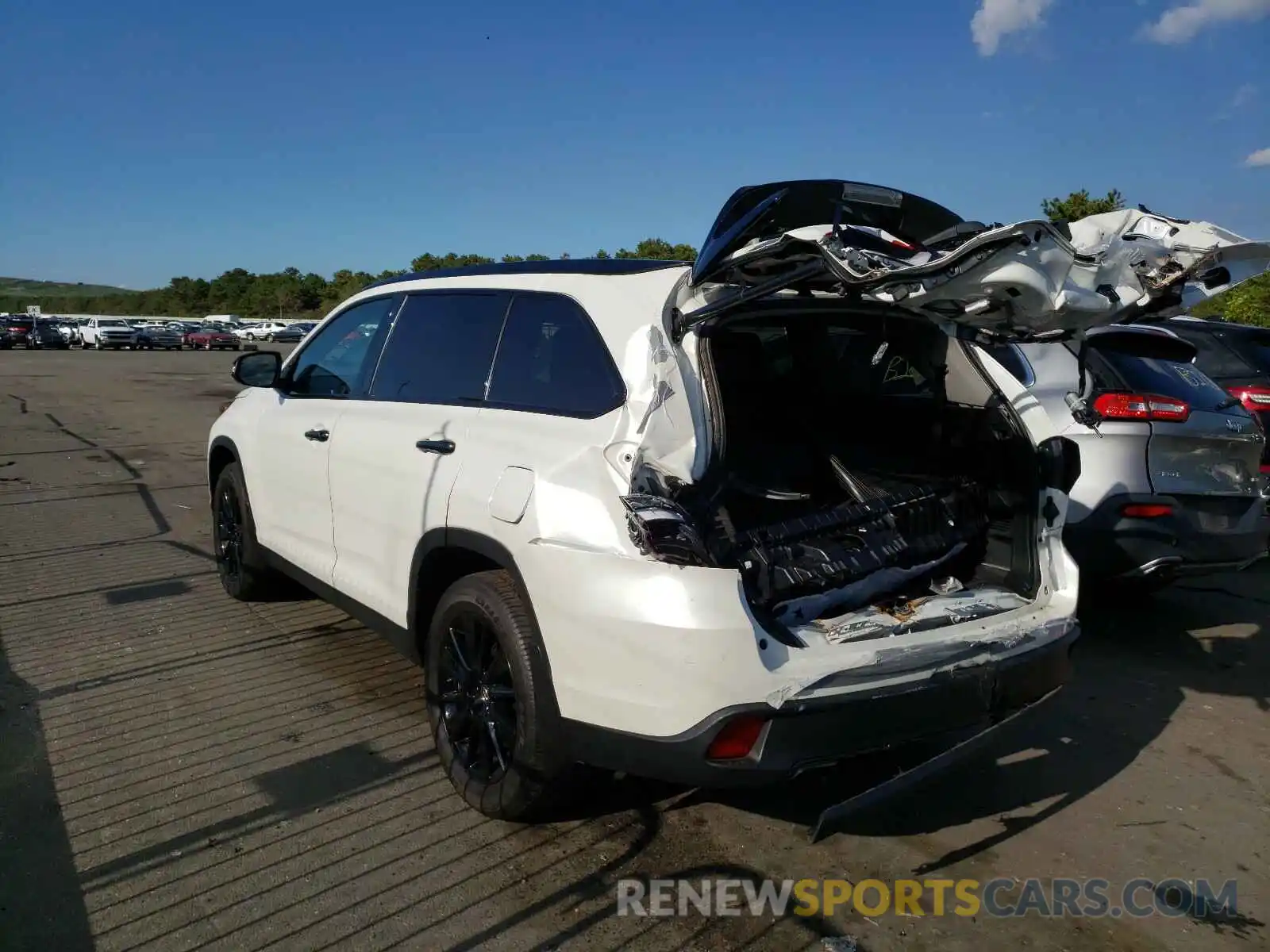 3 Photograph of a damaged car 5TDJZRFH0KS987890 TOYOTA HIGHLANDER 2019