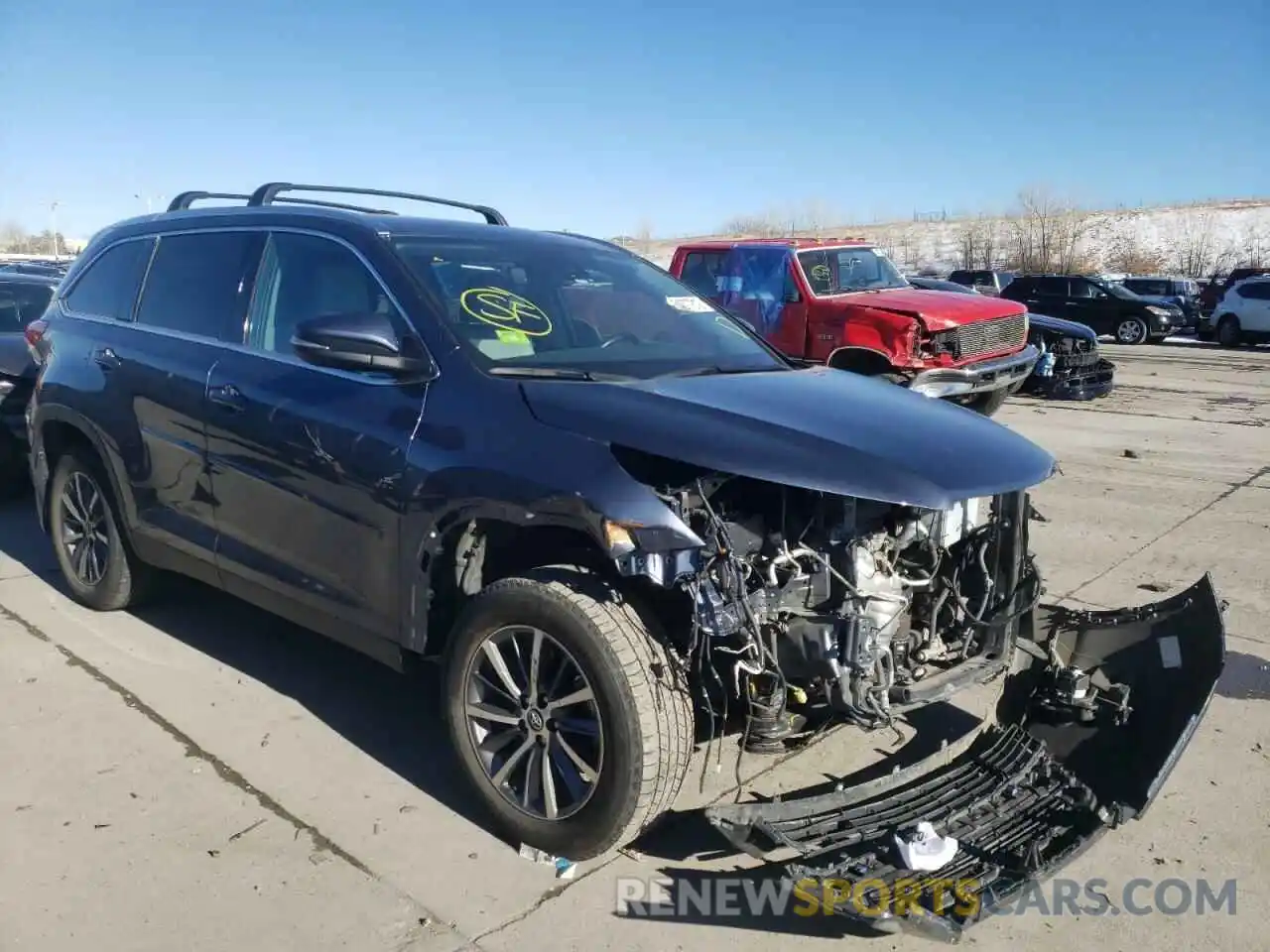 1 Photograph of a damaged car 5TDJZRFH0KS988750 TOYOTA HIGHLANDER 2019