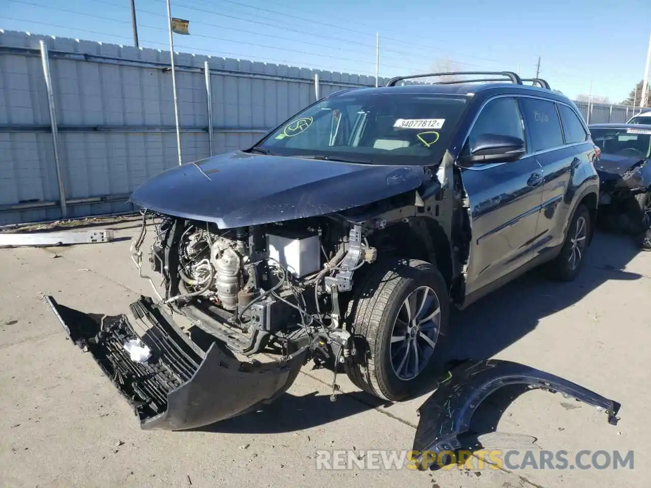 2 Photograph of a damaged car 5TDJZRFH0KS988750 TOYOTA HIGHLANDER 2019