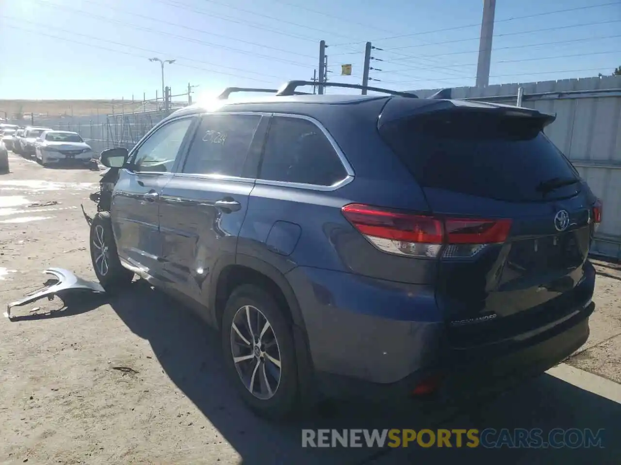 3 Photograph of a damaged car 5TDJZRFH0KS988750 TOYOTA HIGHLANDER 2019