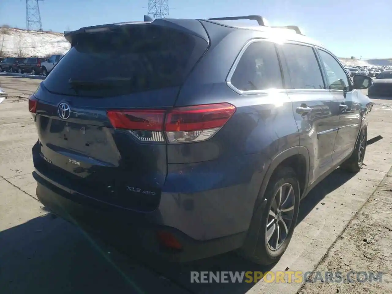 4 Photograph of a damaged car 5TDJZRFH0KS988750 TOYOTA HIGHLANDER 2019