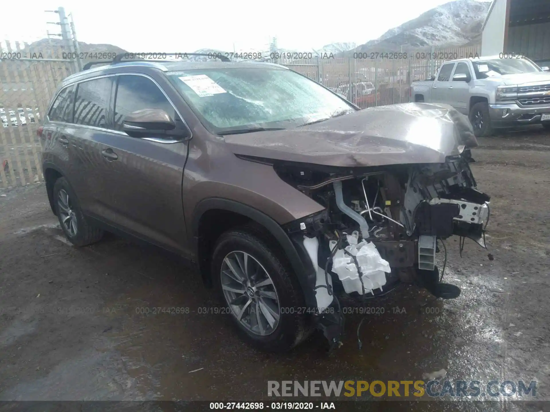 1 Photograph of a damaged car 5TDJZRFH0KS992636 TOYOTA HIGHLANDER 2019