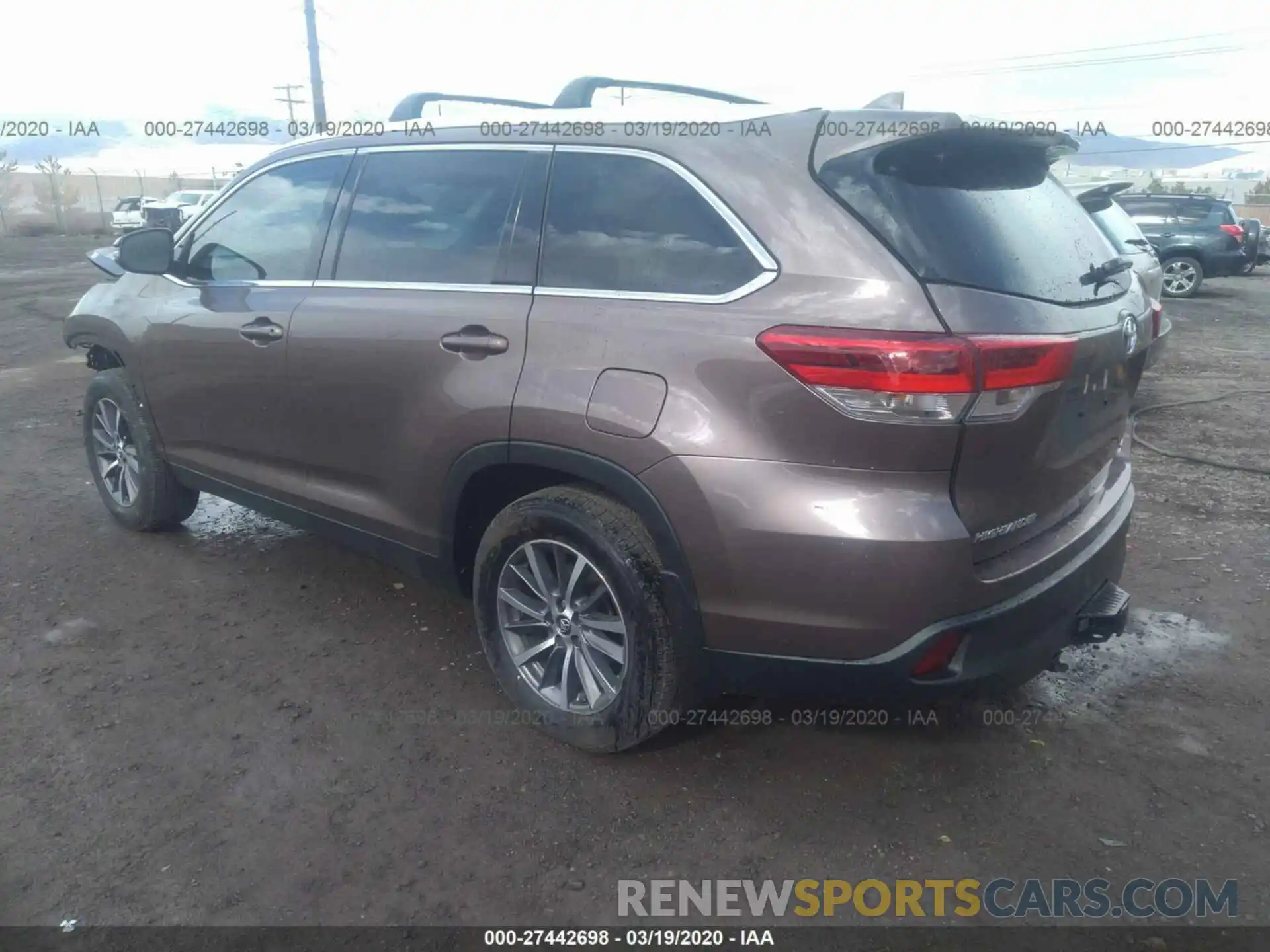 3 Photograph of a damaged car 5TDJZRFH0KS992636 TOYOTA HIGHLANDER 2019