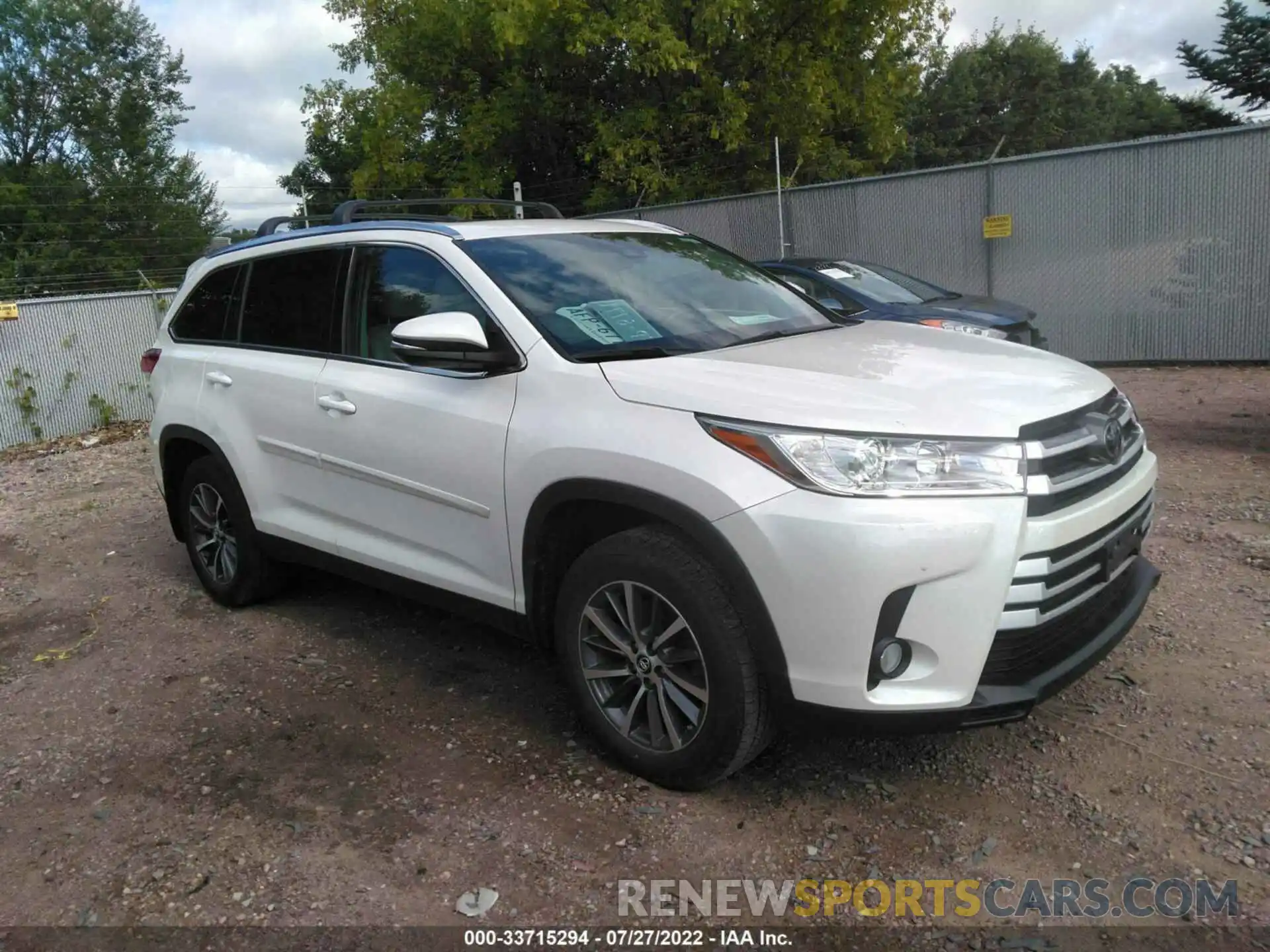 1 Photograph of a damaged car 5TDJZRFH0KS997805 TOYOTA HIGHLANDER 2019