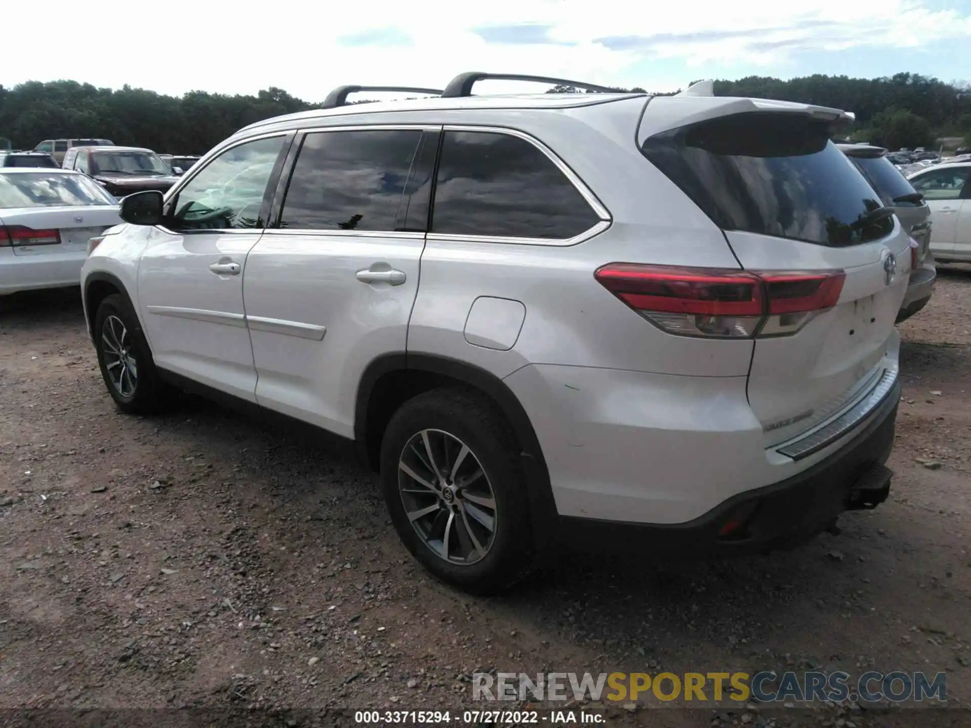 3 Photograph of a damaged car 5TDJZRFH0KS997805 TOYOTA HIGHLANDER 2019