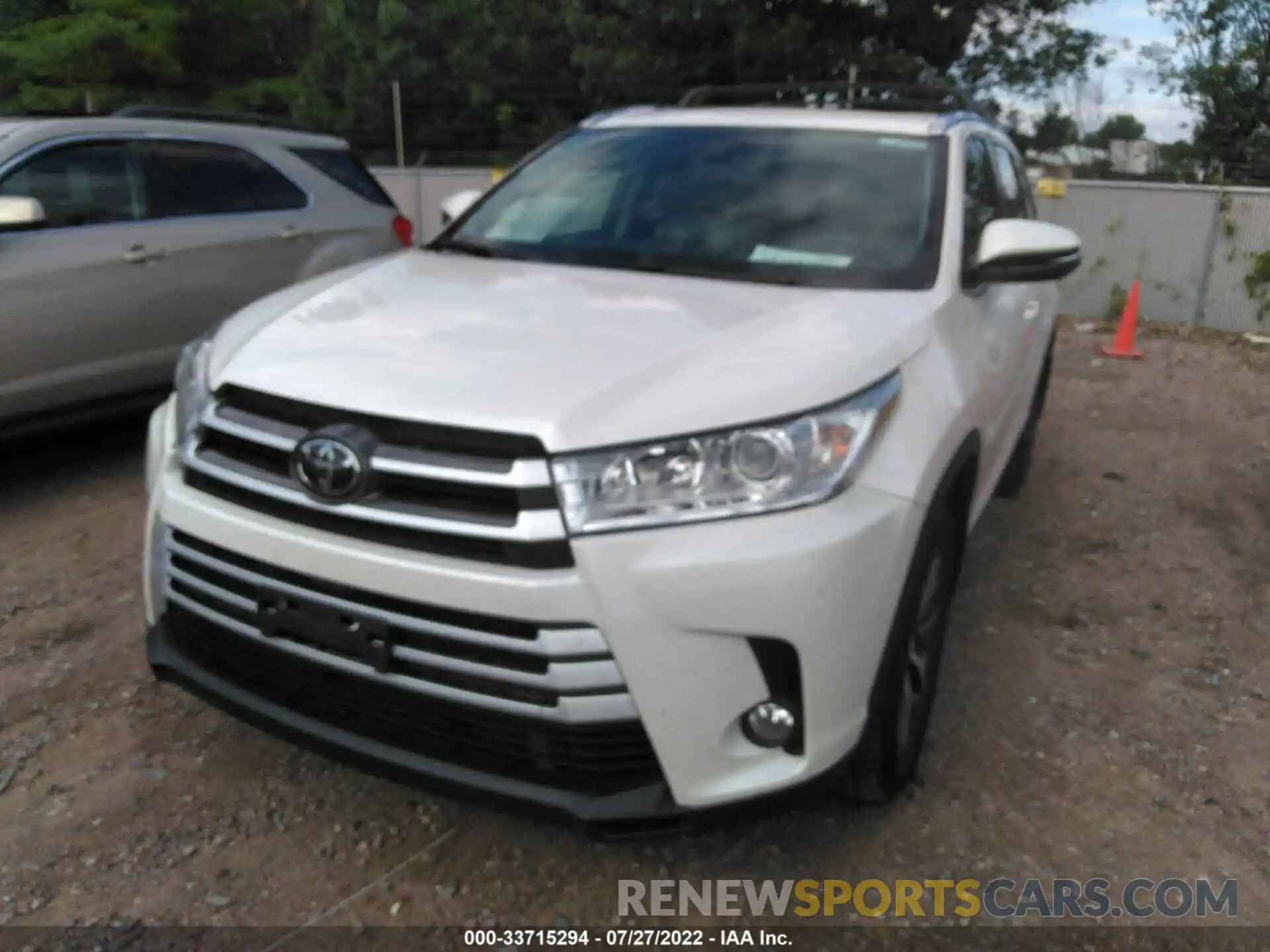 6 Photograph of a damaged car 5TDJZRFH0KS997805 TOYOTA HIGHLANDER 2019