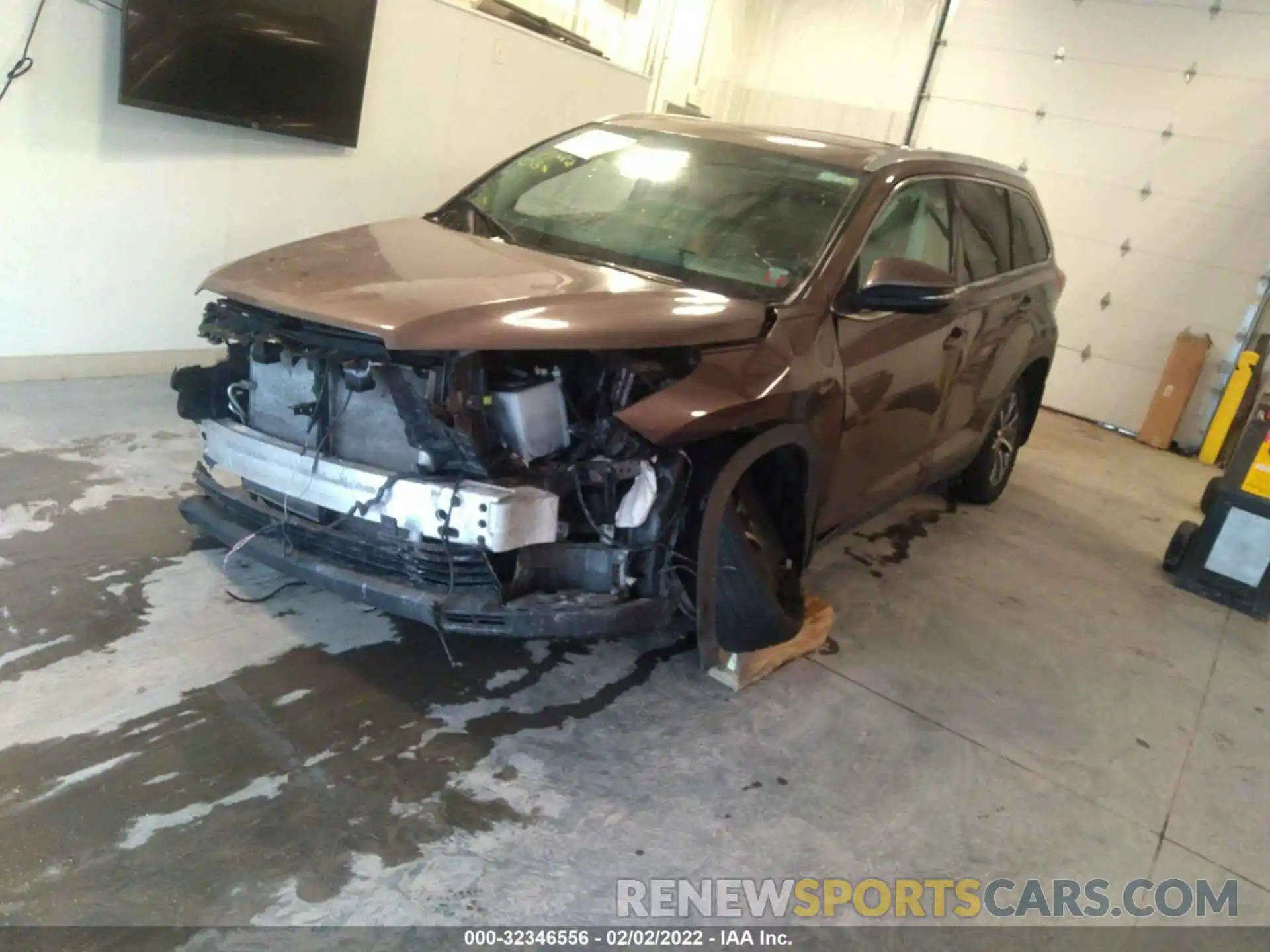 2 Photograph of a damaged car 5TDJZRFH0KS999702 TOYOTA HIGHLANDER 2019