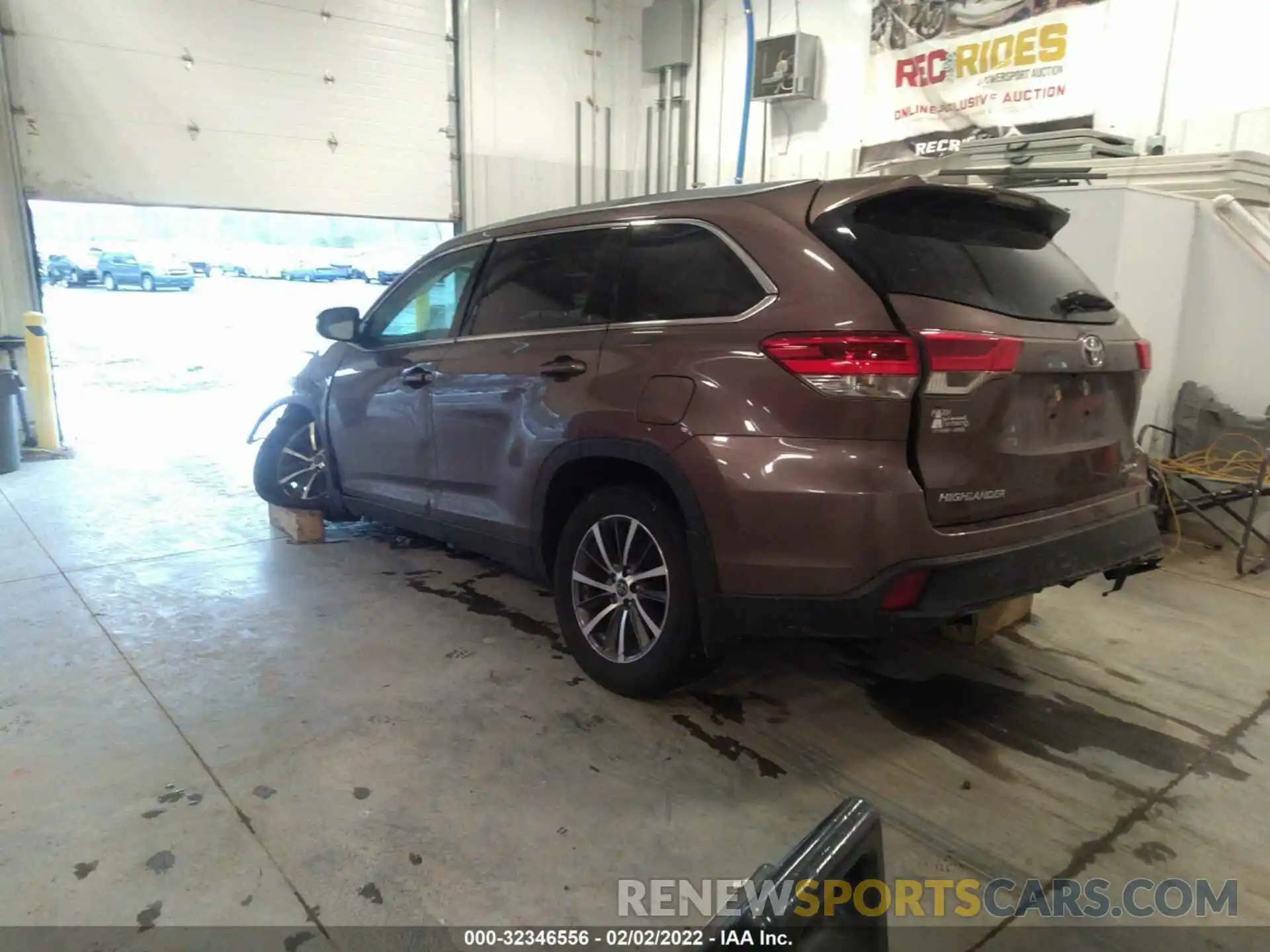 3 Photograph of a damaged car 5TDJZRFH0KS999702 TOYOTA HIGHLANDER 2019