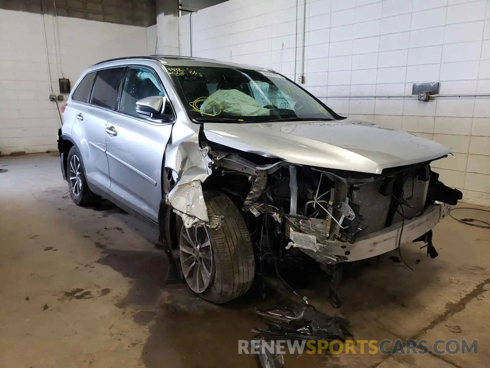 1 Photograph of a damaged car 5TDJZRFH1KS565241 TOYOTA HIGHLANDER 2019