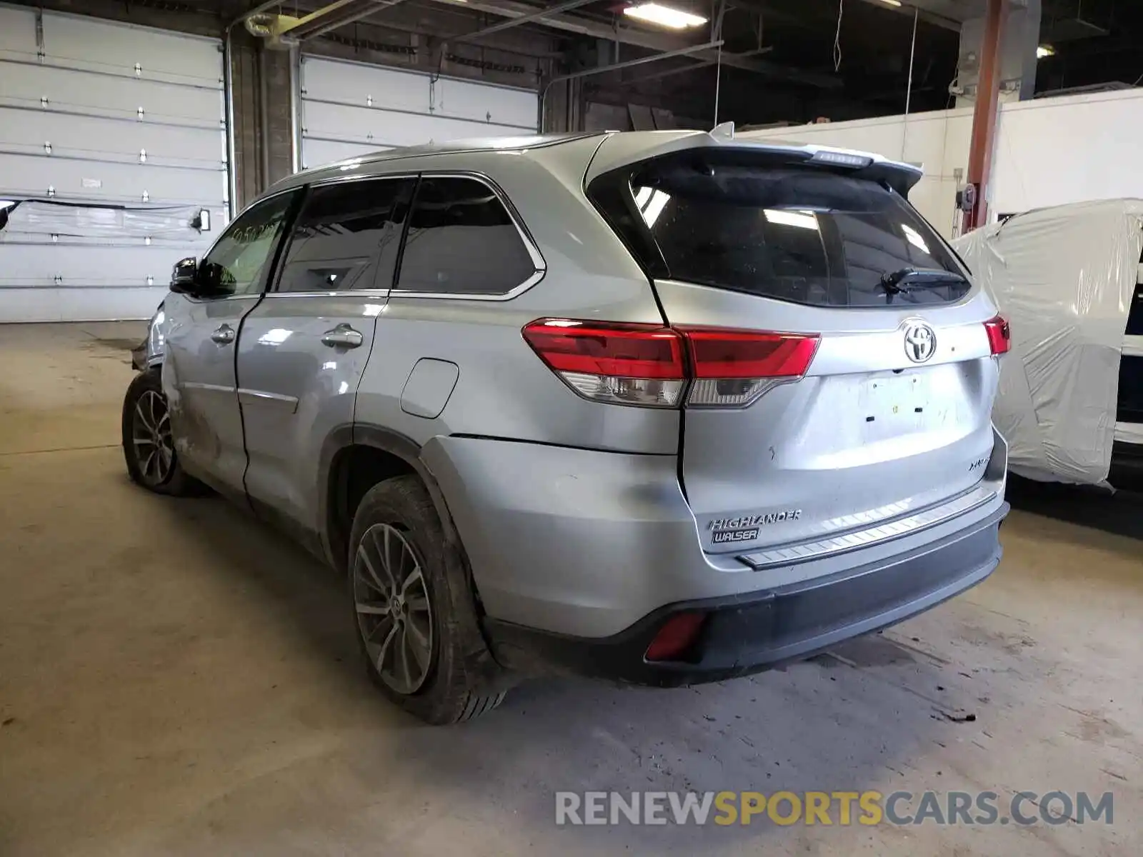 3 Photograph of a damaged car 5TDJZRFH1KS565241 TOYOTA HIGHLANDER 2019