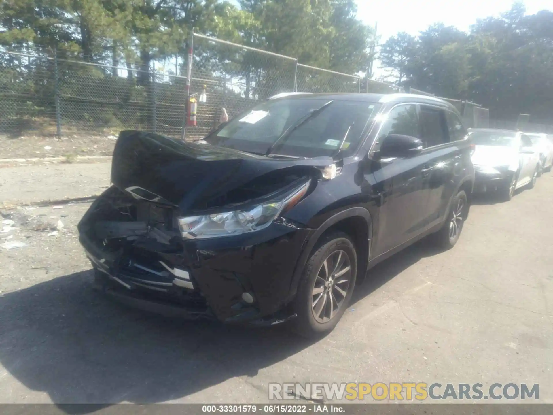 2 Photograph of a damaged car 5TDJZRFH1KS565269 TOYOTA HIGHLANDER 2019