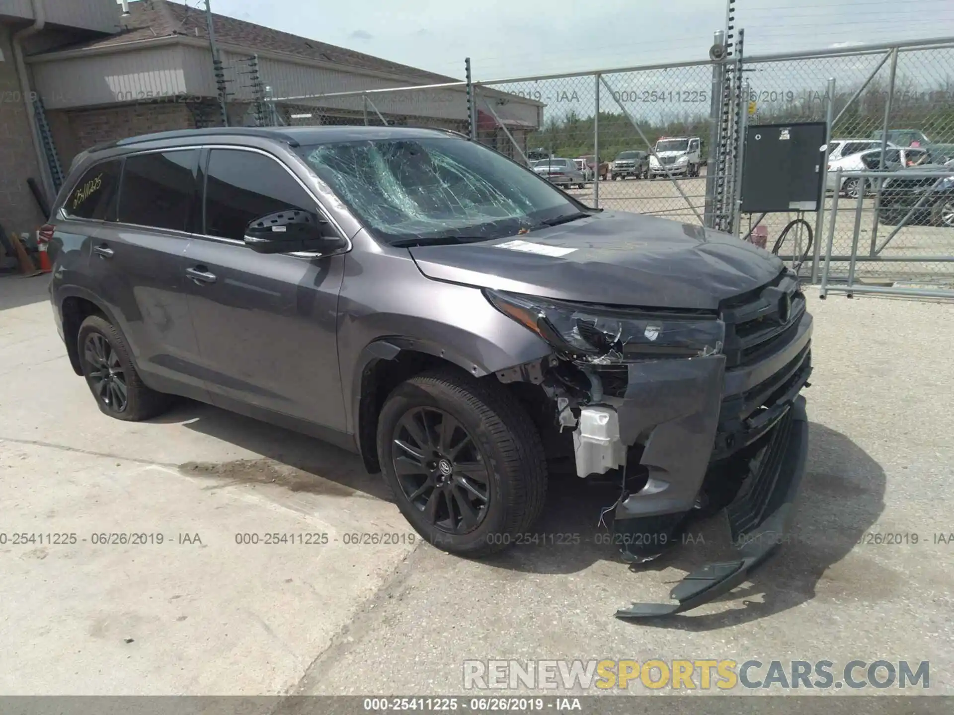 1 Photograph of a damaged car 5TDJZRFH1KS565286 TOYOTA HIGHLANDER 2019