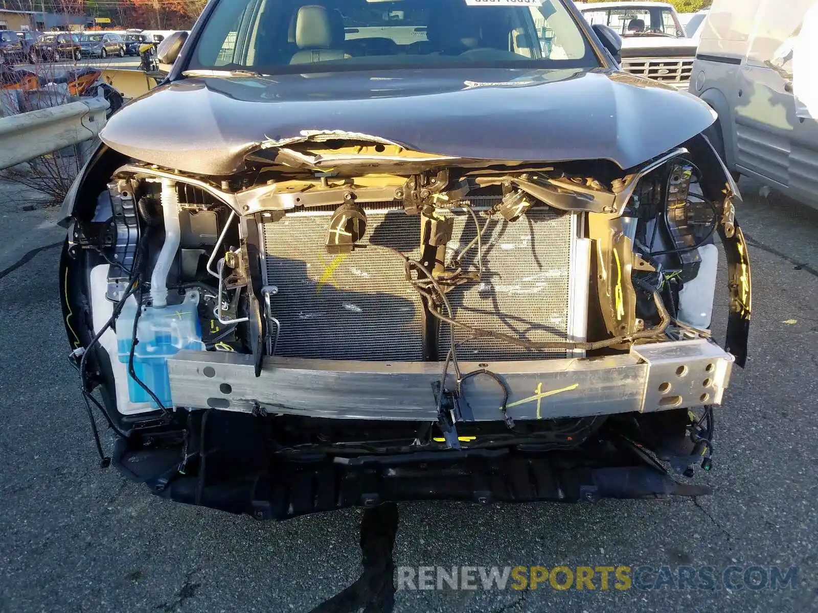 9 Photograph of a damaged car 5TDJZRFH1KS565367 TOYOTA HIGHLANDER 2019