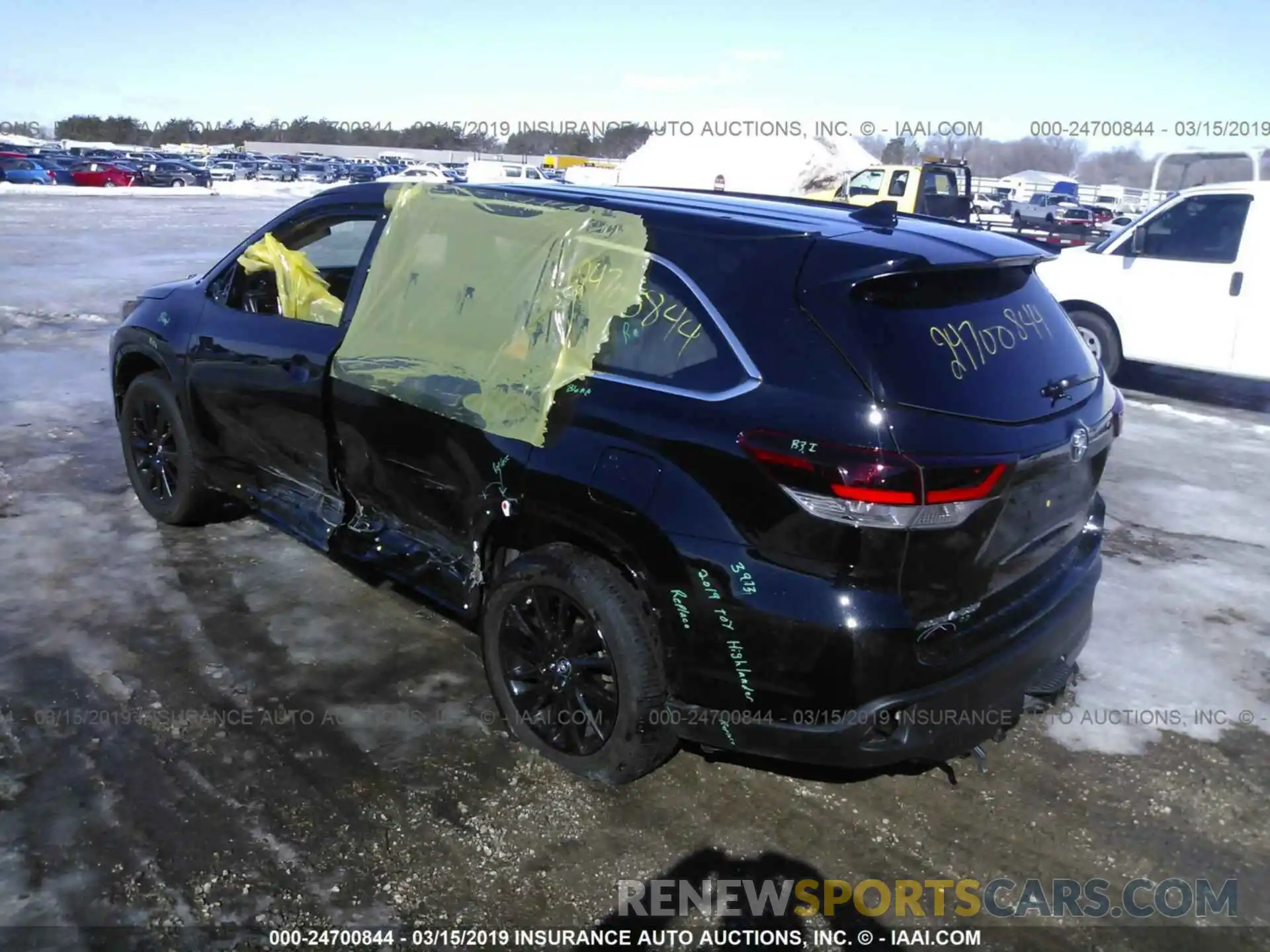 3 Photograph of a damaged car 5TDJZRFH1KS567426 TOYOTA HIGHLANDER 2019