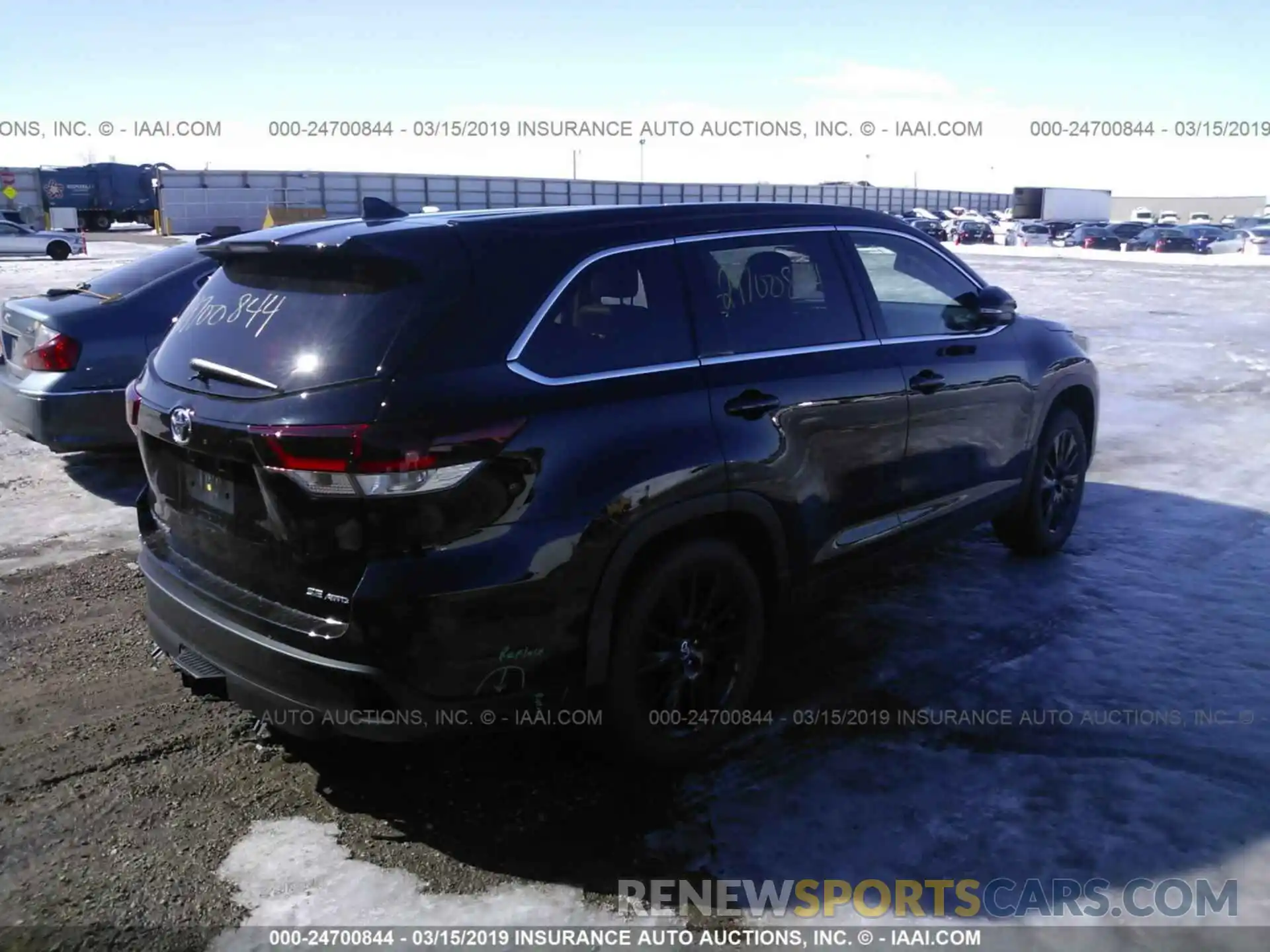 4 Photograph of a damaged car 5TDJZRFH1KS567426 TOYOTA HIGHLANDER 2019